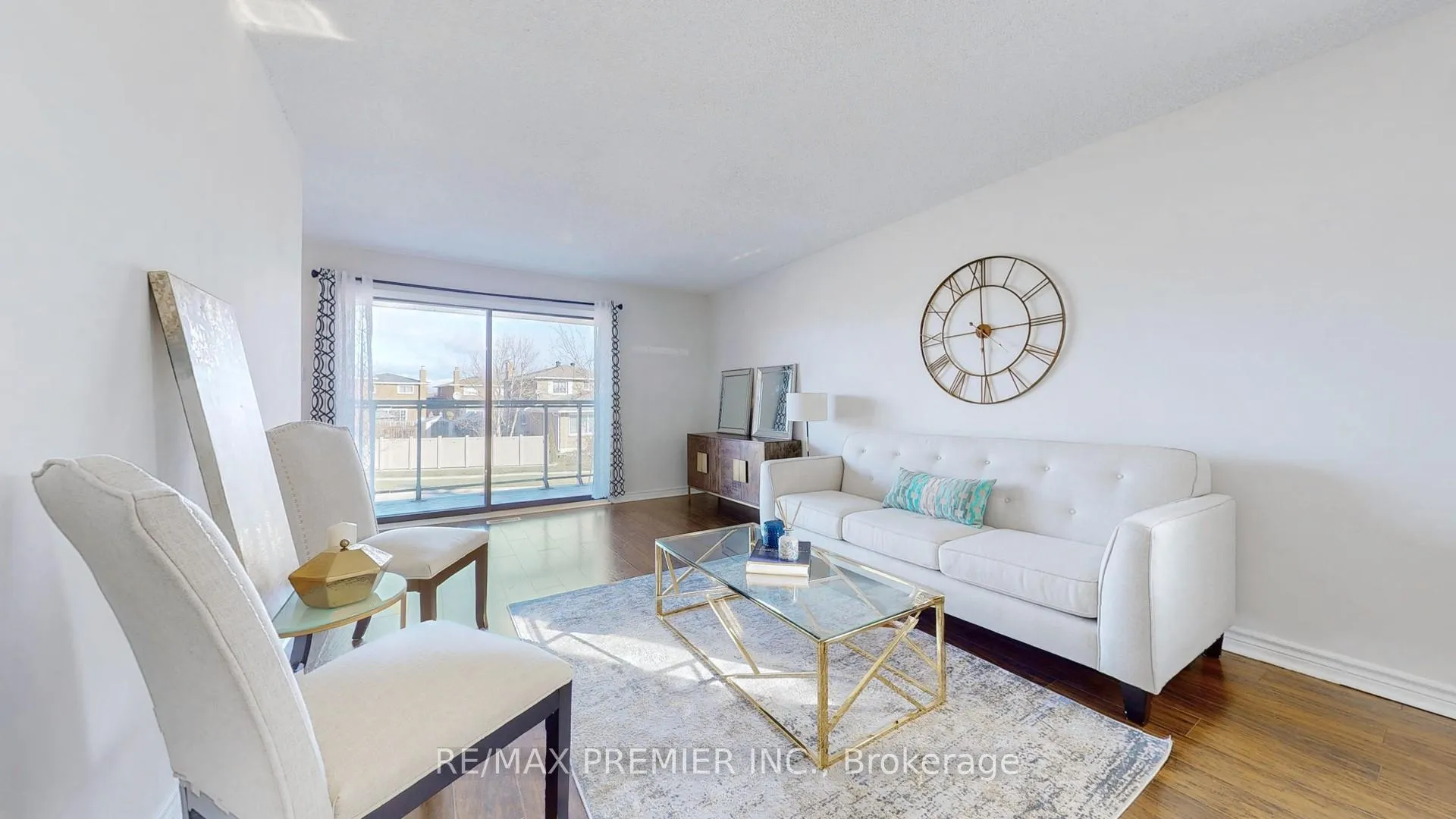 Photo 3 of 105 Fairglen Avenue, Brampton, Brampton West — HOMEH
