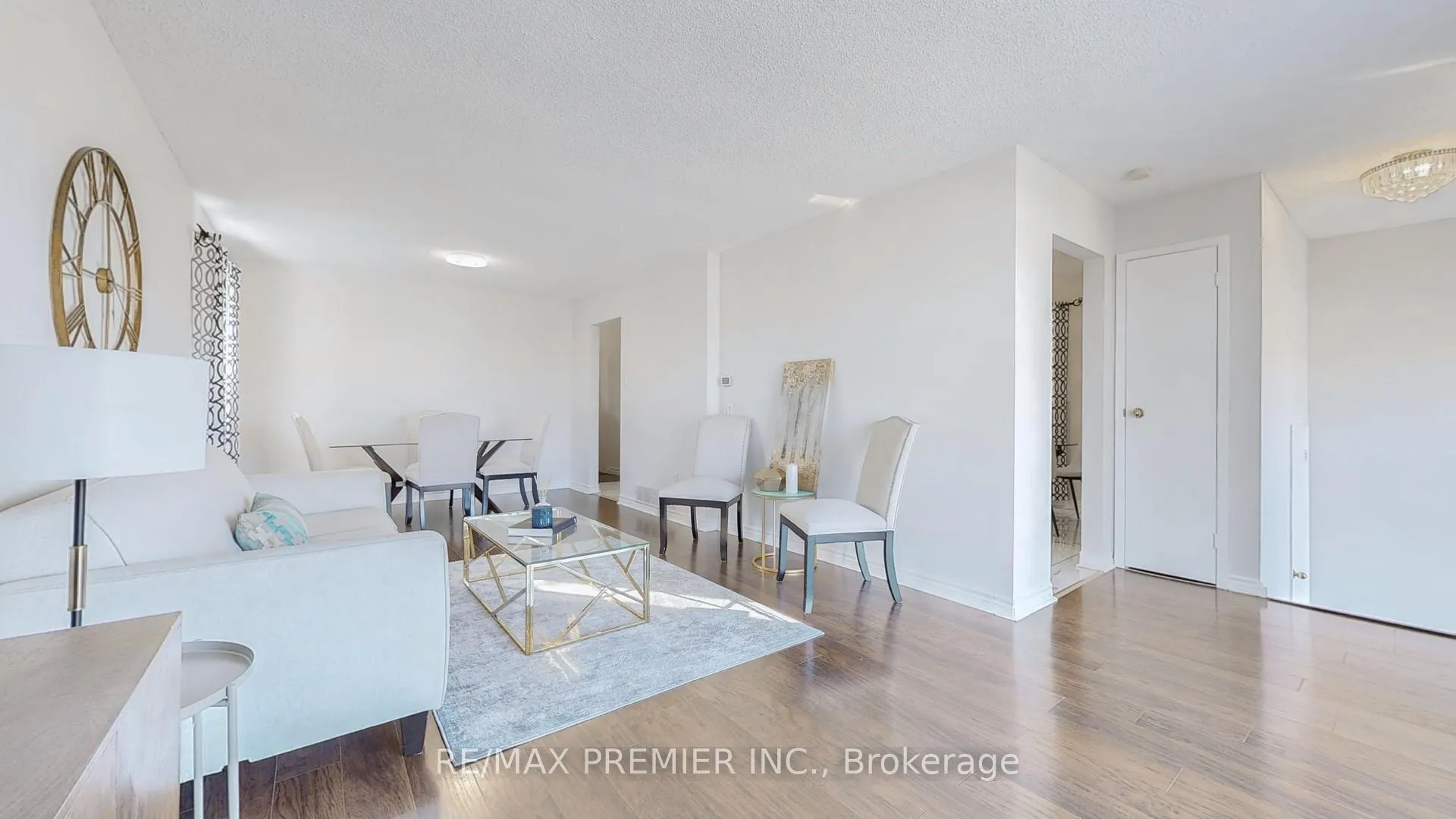 Photo 6 of 105 Fairglen Avenue, Brampton, Brampton West — HOMEH