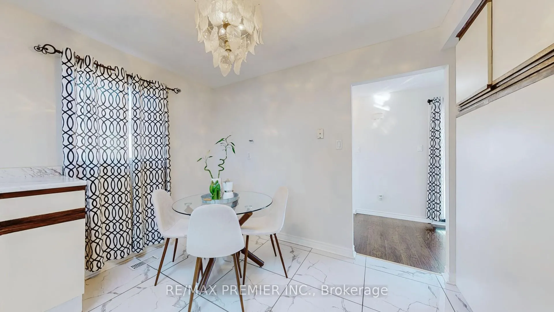 Photo 15 of 105 Fairglen Avenue, Brampton, Brampton West — HOMEH