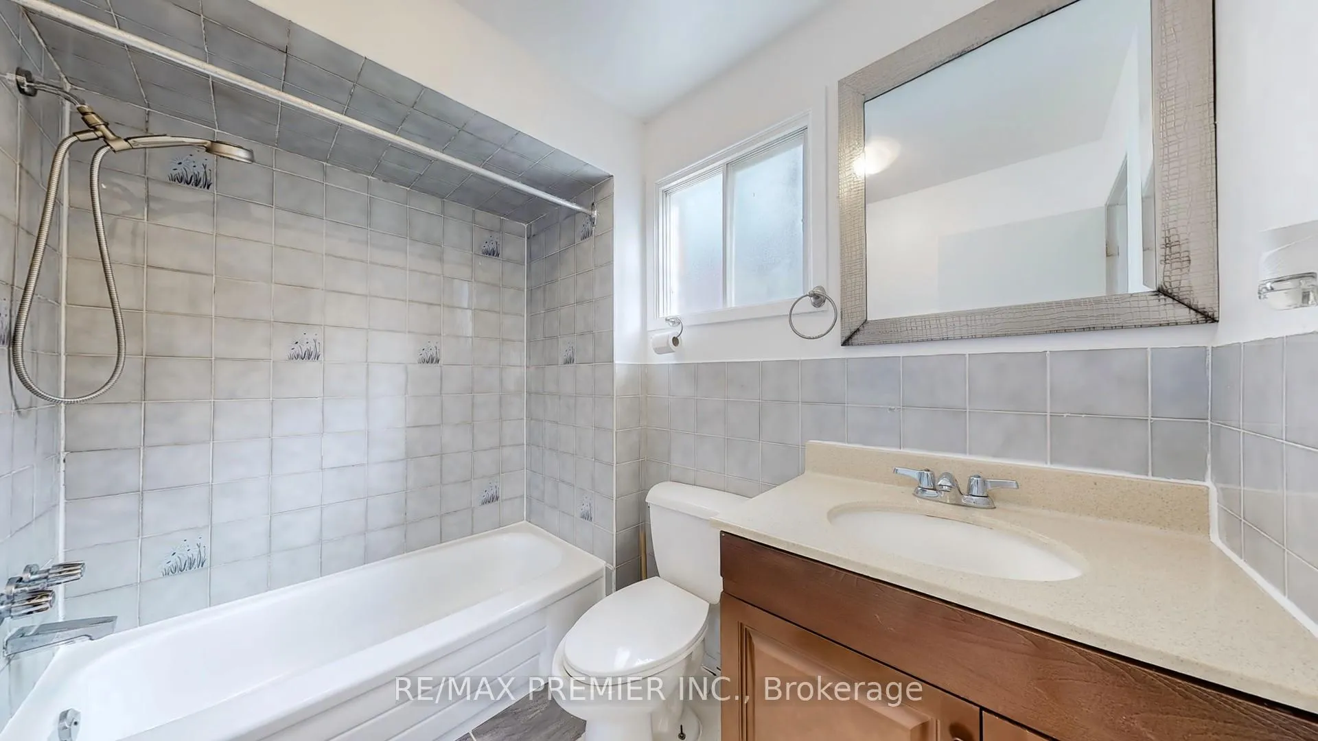 Photo 30 of 105 Fairglen Avenue, Brampton, Brampton West — HOMEH