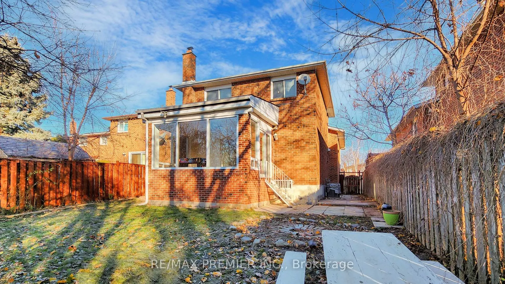 Photo 37 of 105 Fairglen Avenue, Brampton, Brampton West — HOMEH