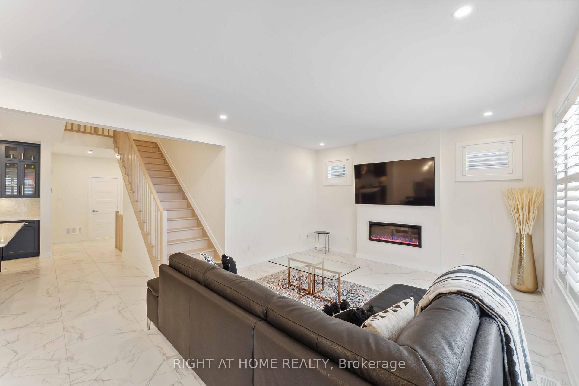 Photo 5 of 79 Esban Drive, Ottawa, Blossom Park/Kemp Park/Findlay Creek — HOMEH