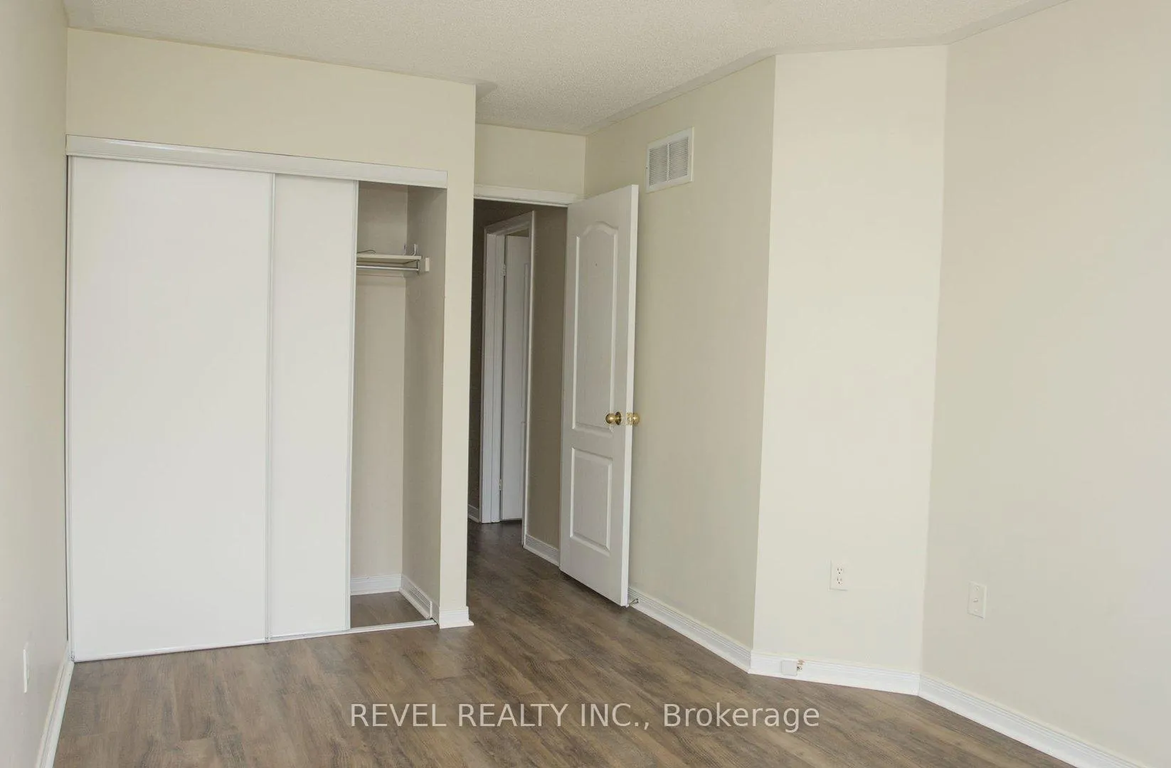 Photo 10 of 97 Native Landing, Brampton, Fletcher's Creek Village — HOMEH