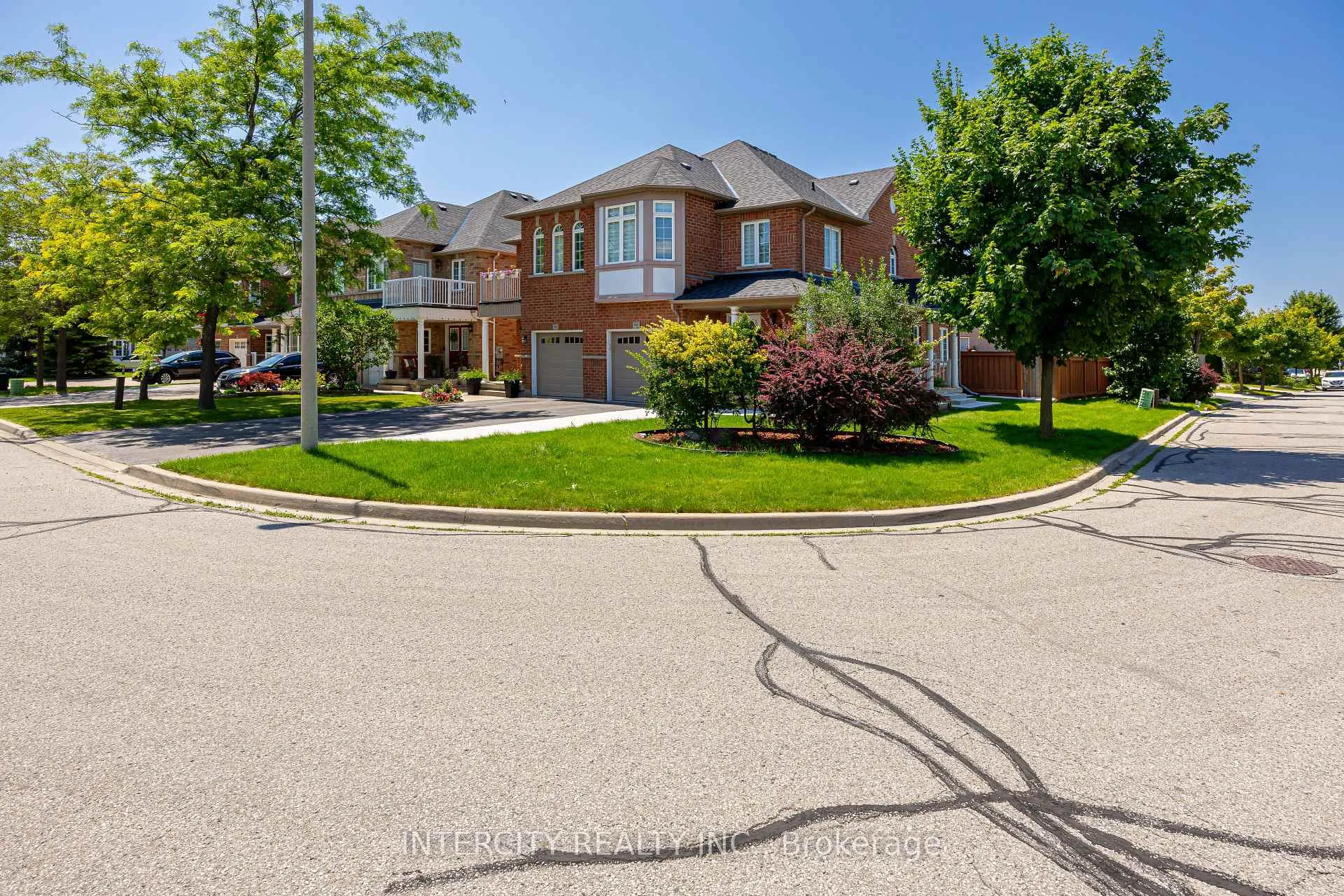 Photo 2 of 91 Adventure Crescent, Vaughan, Vellore Village — HOMEH