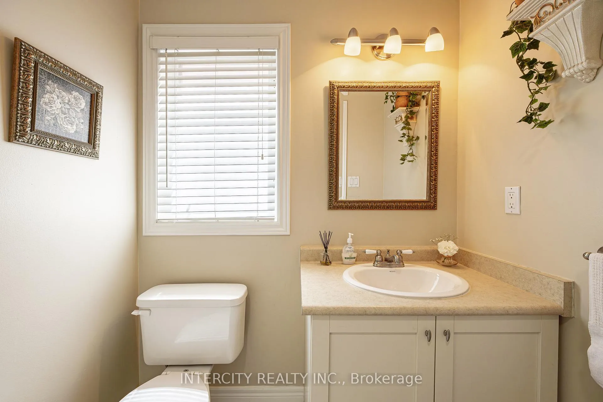 Photo 5 of 91 Adventure Crescent, Vaughan, Vellore Village — HOMEH
