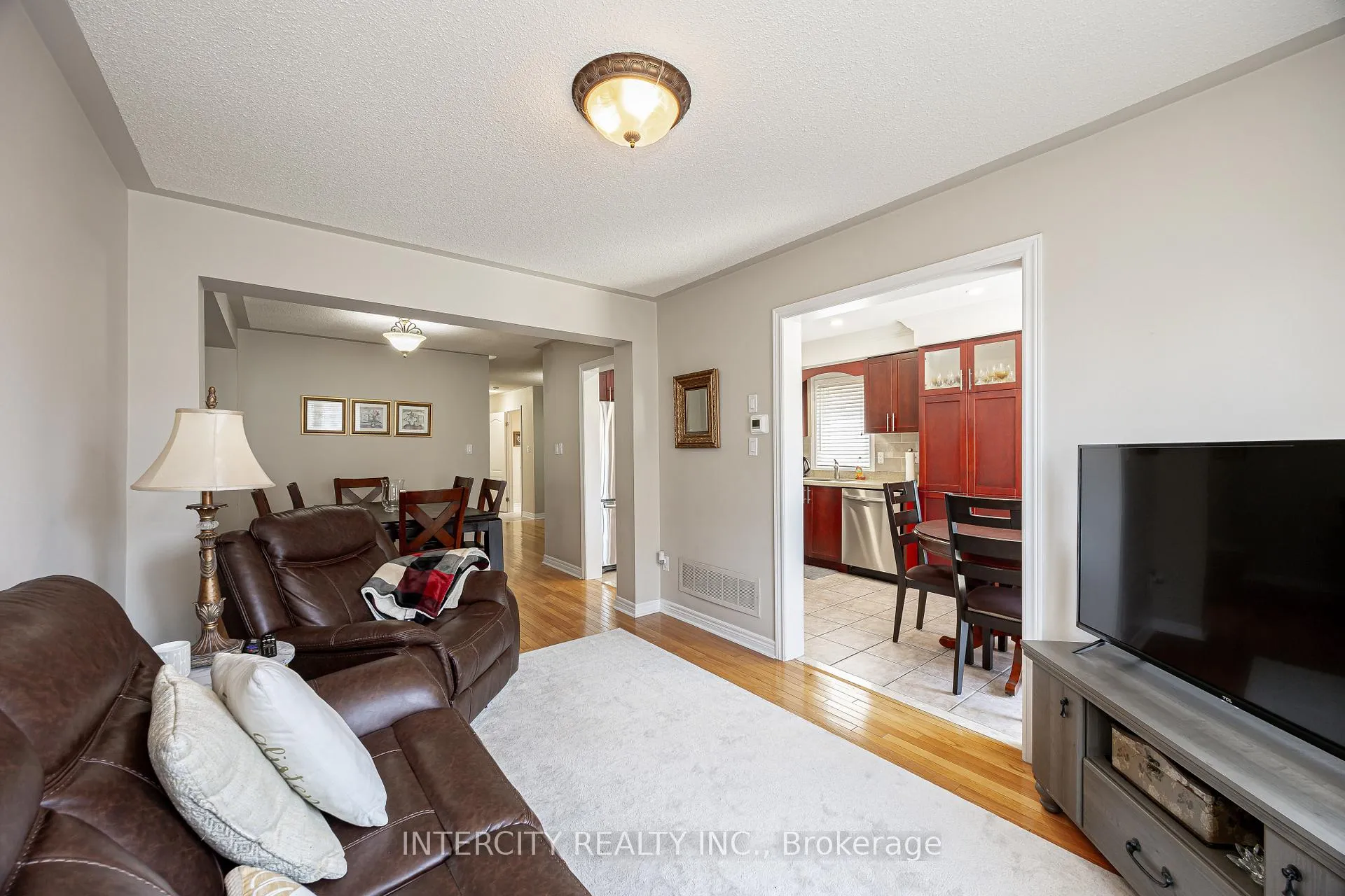 Photo 13 of 91 Adventure Crescent, Vaughan, Vellore Village — HOMEH