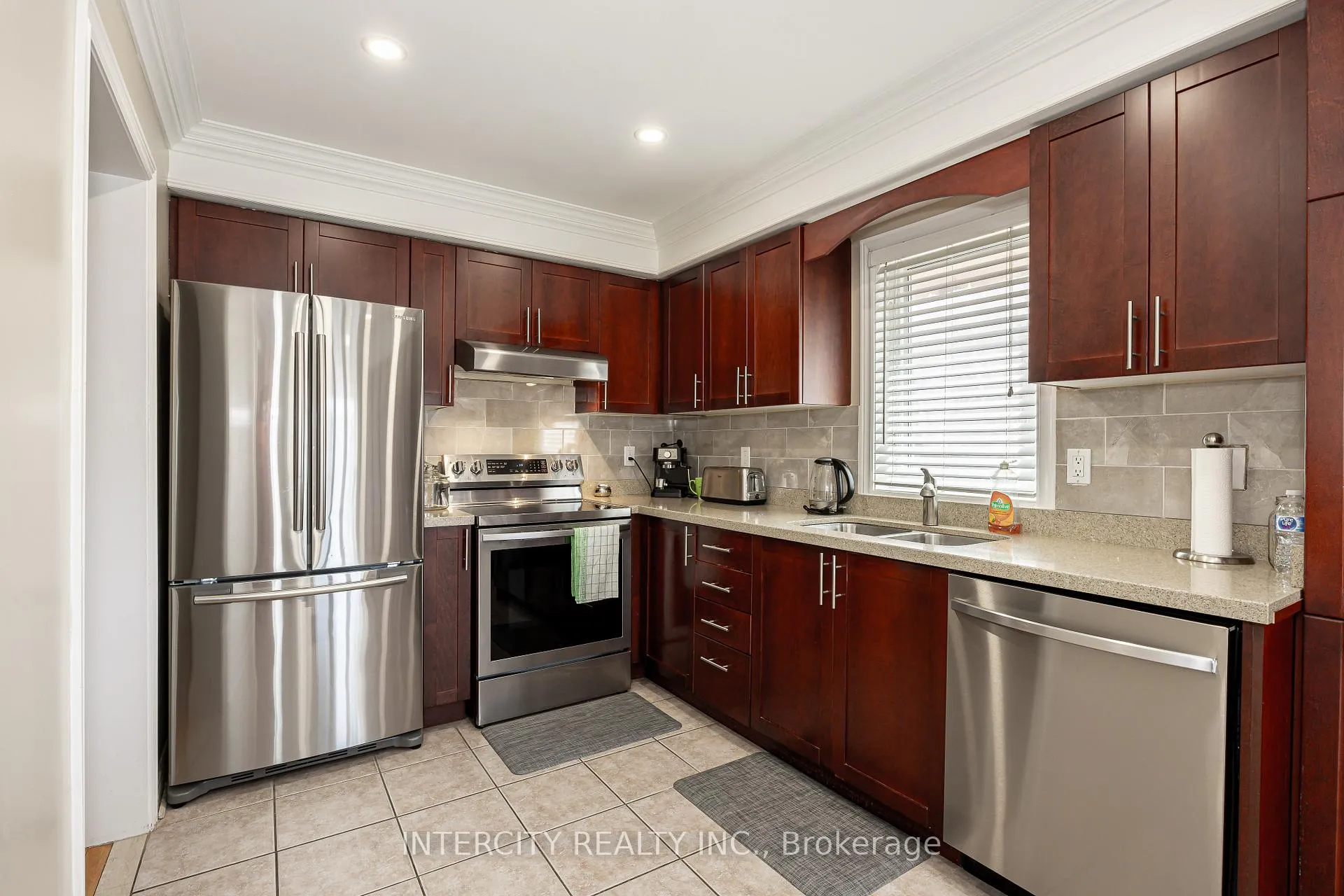 Photo 16 of 91 Adventure Crescent, Vaughan, Vellore Village — HOMEH