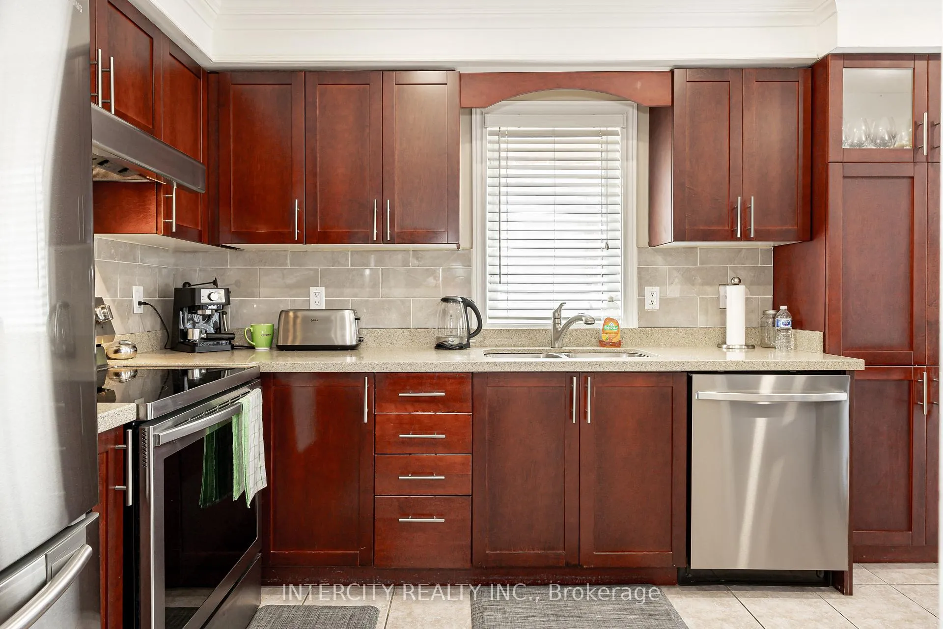 Photo 17 of 91 Adventure Crescent, Vaughan, Vellore Village — HOMEH