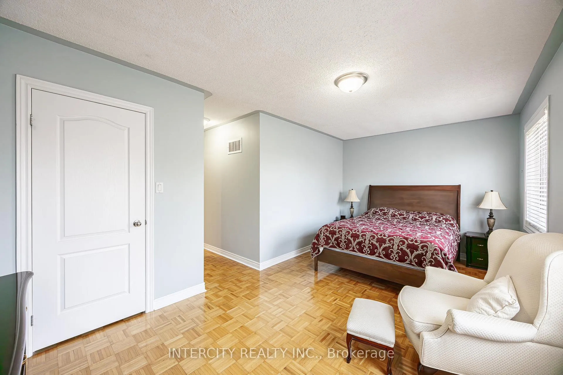 Photo 19 of 91 Adventure Crescent, Vaughan, Vellore Village — HOMEH