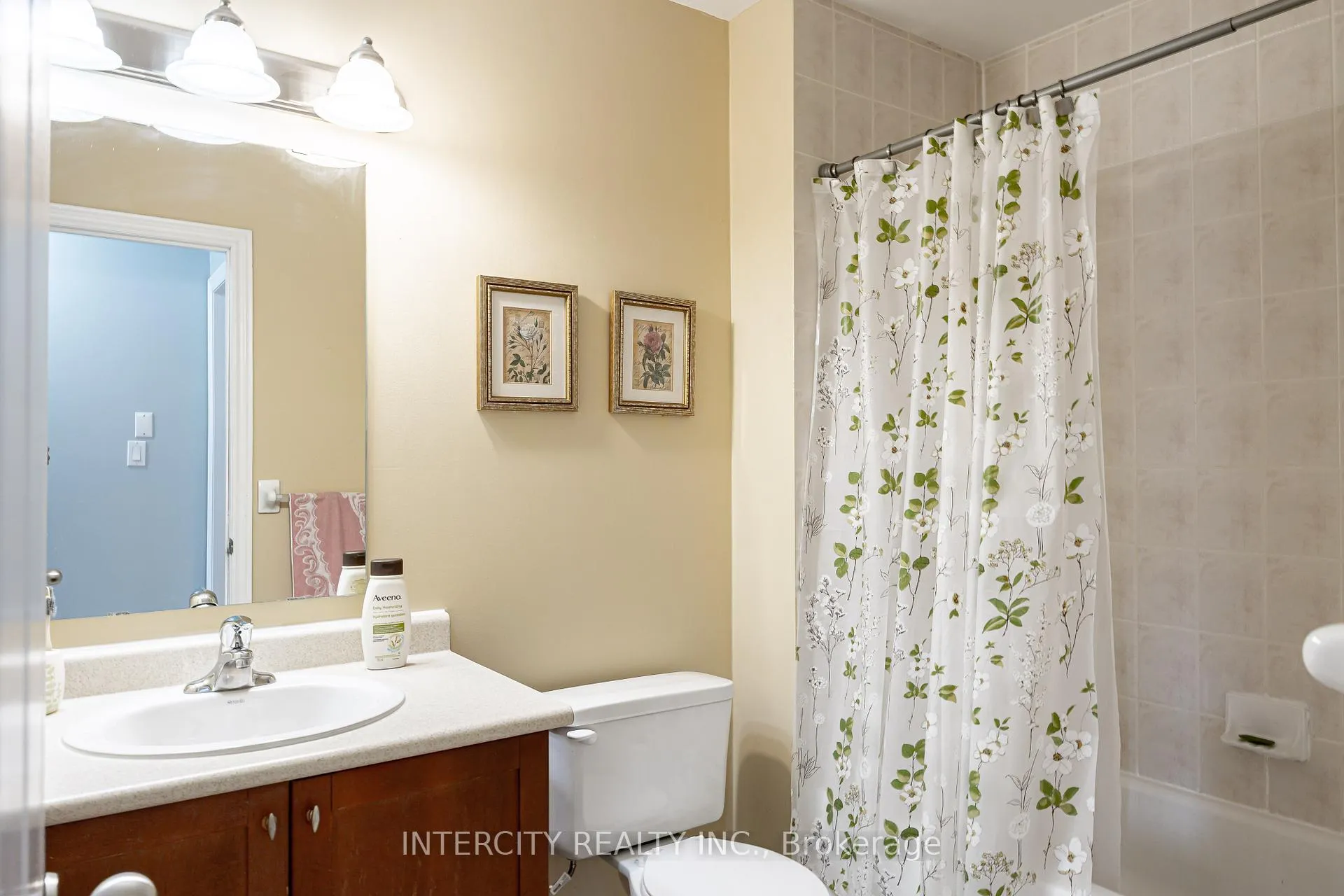 Photo 20 of 91 Adventure Crescent, Vaughan, Vellore Village — HOMEH