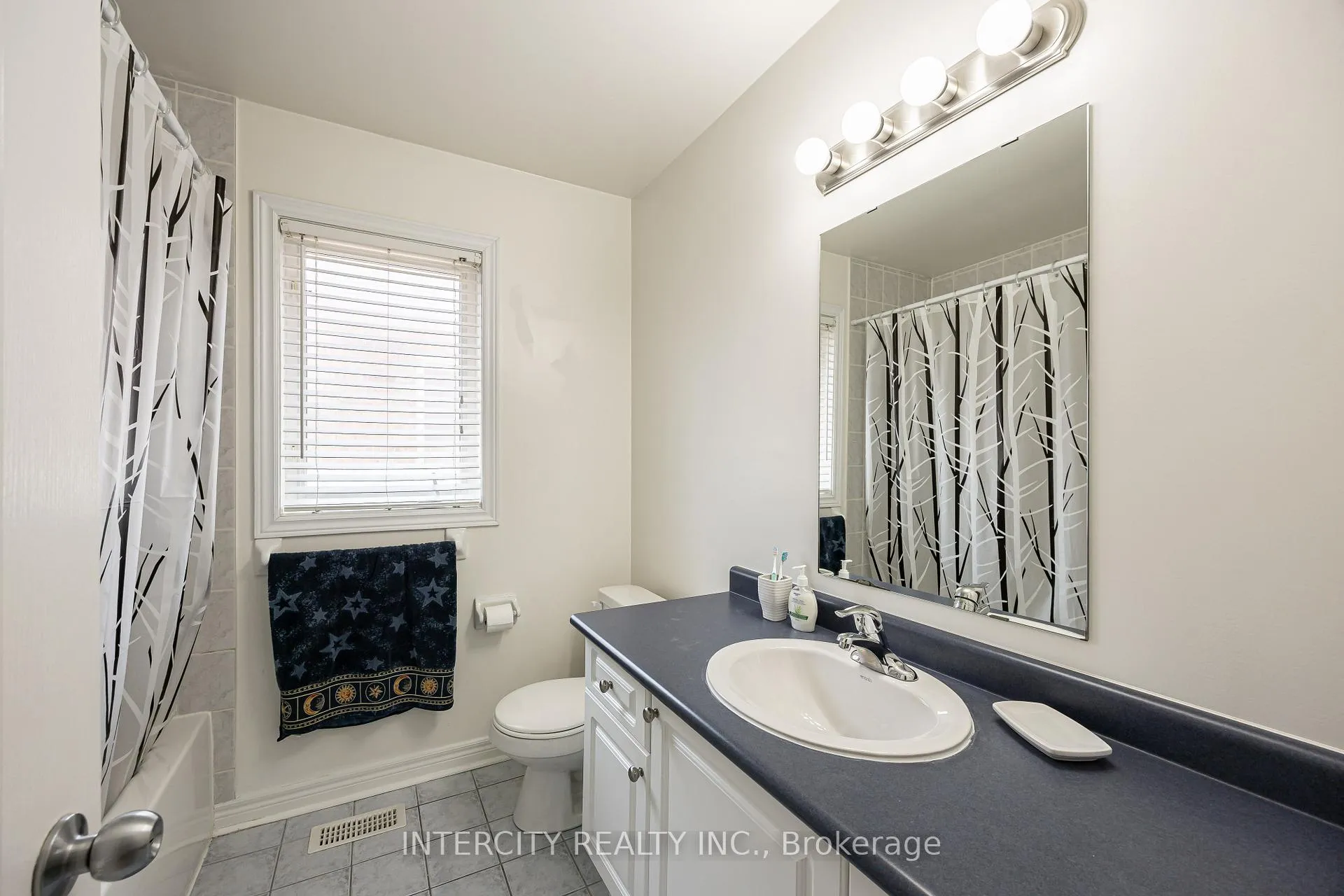 Photo 24 of 91 Adventure Crescent, Vaughan, Vellore Village — HOMEH