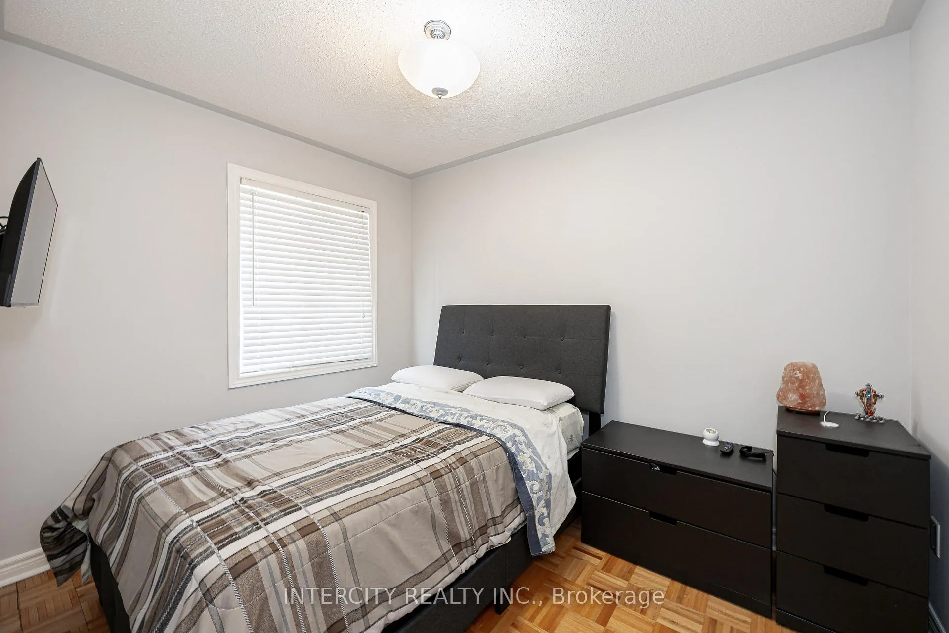 Photo 25 of 91 Adventure Crescent, Vaughan, Vellore Village — HOMEH