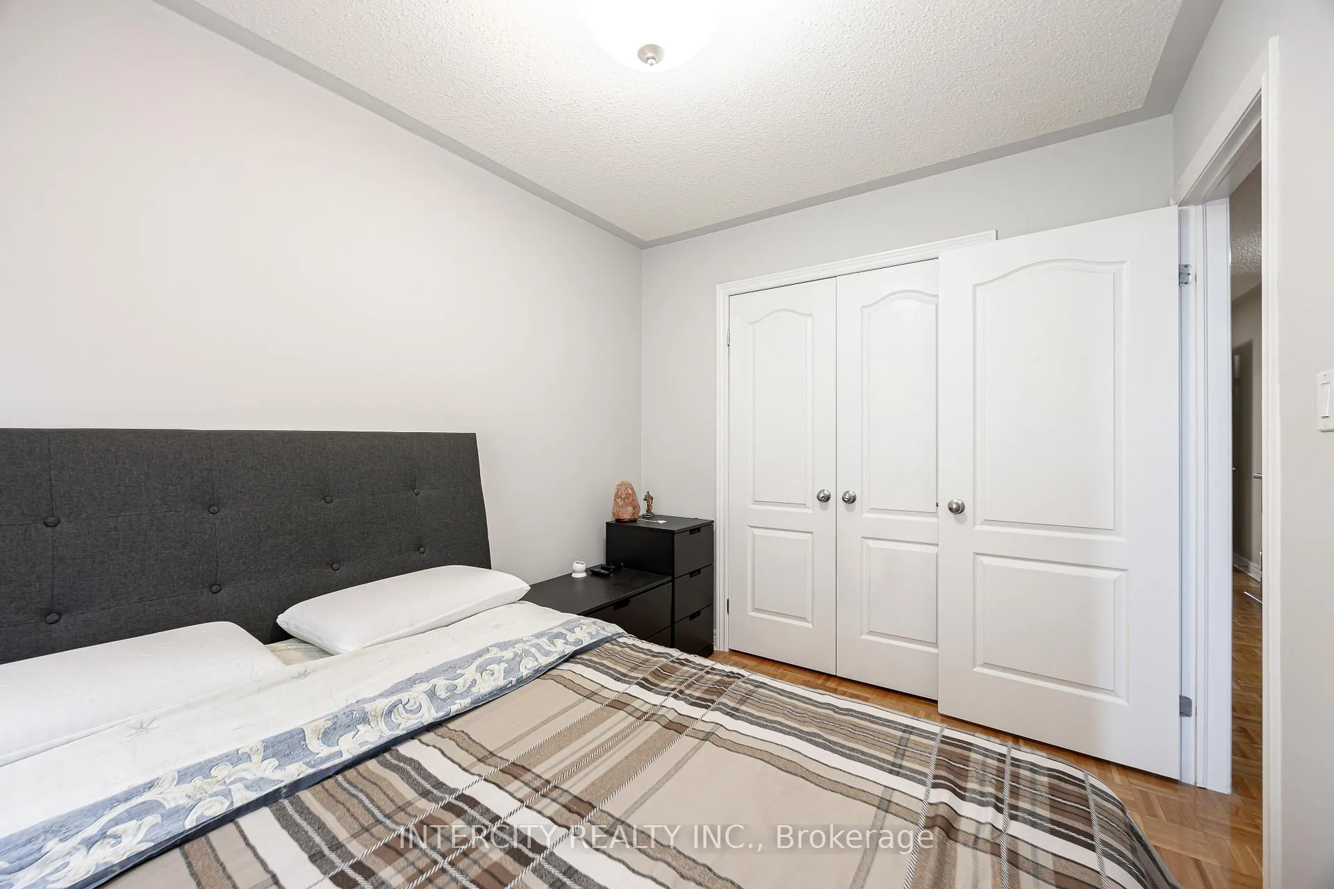 Photo 26 of 91 Adventure Crescent, Vaughan, Vellore Village — HOMEH