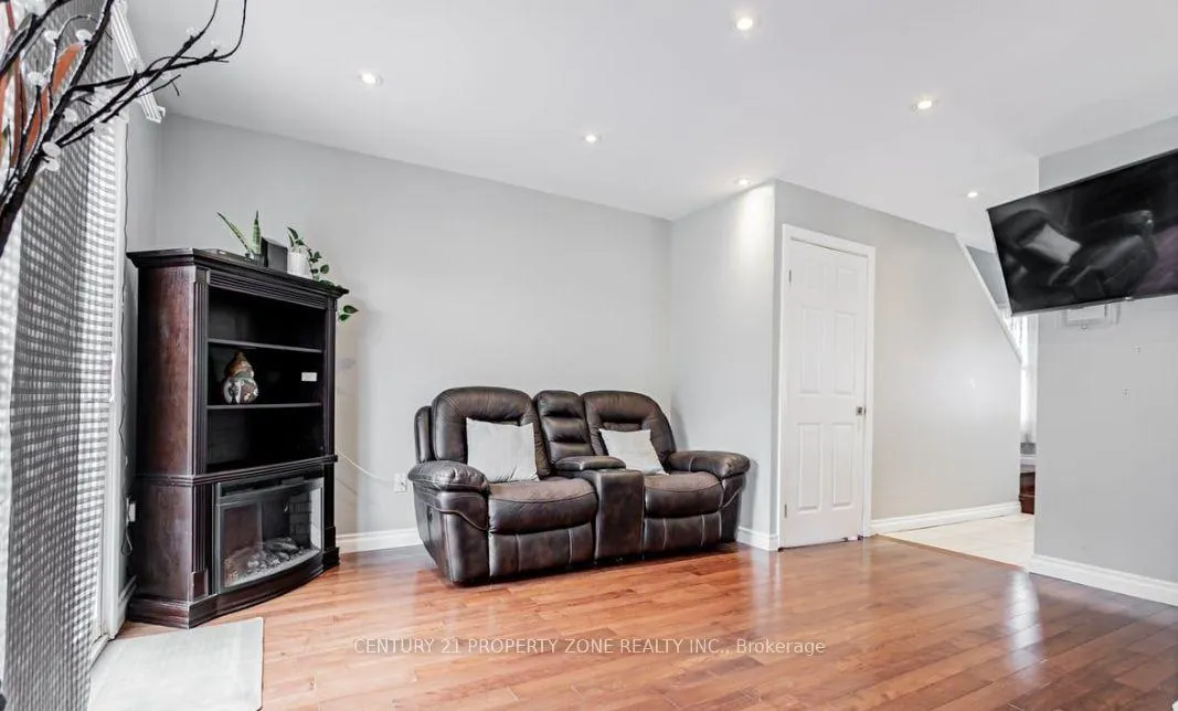 Photo 8 of 156 Martindale Crescent, Brampton, Bram West — HOMEH