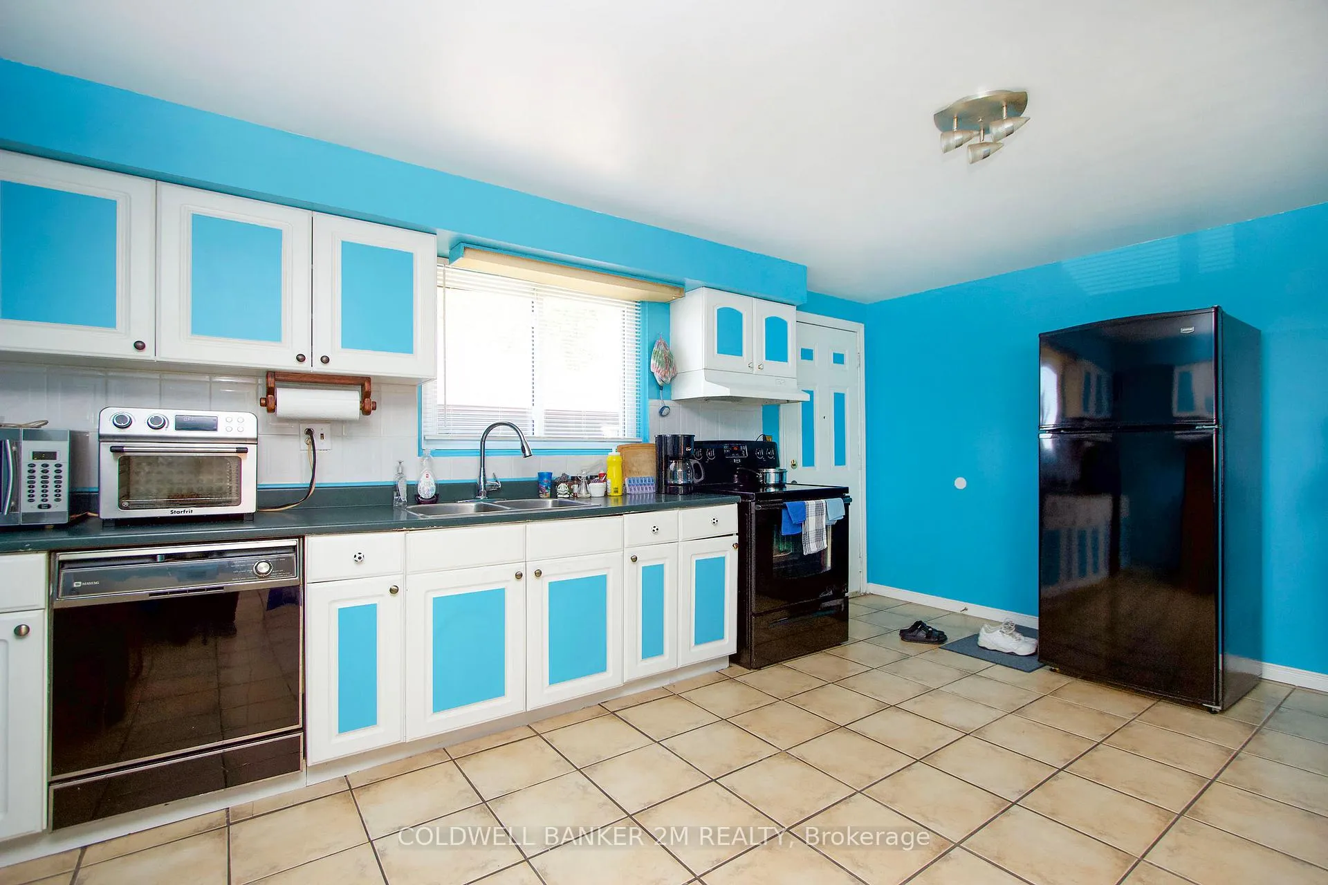 Photo 3 of 719 Wesley Drive, Oshawa, Donevan — HOMEH