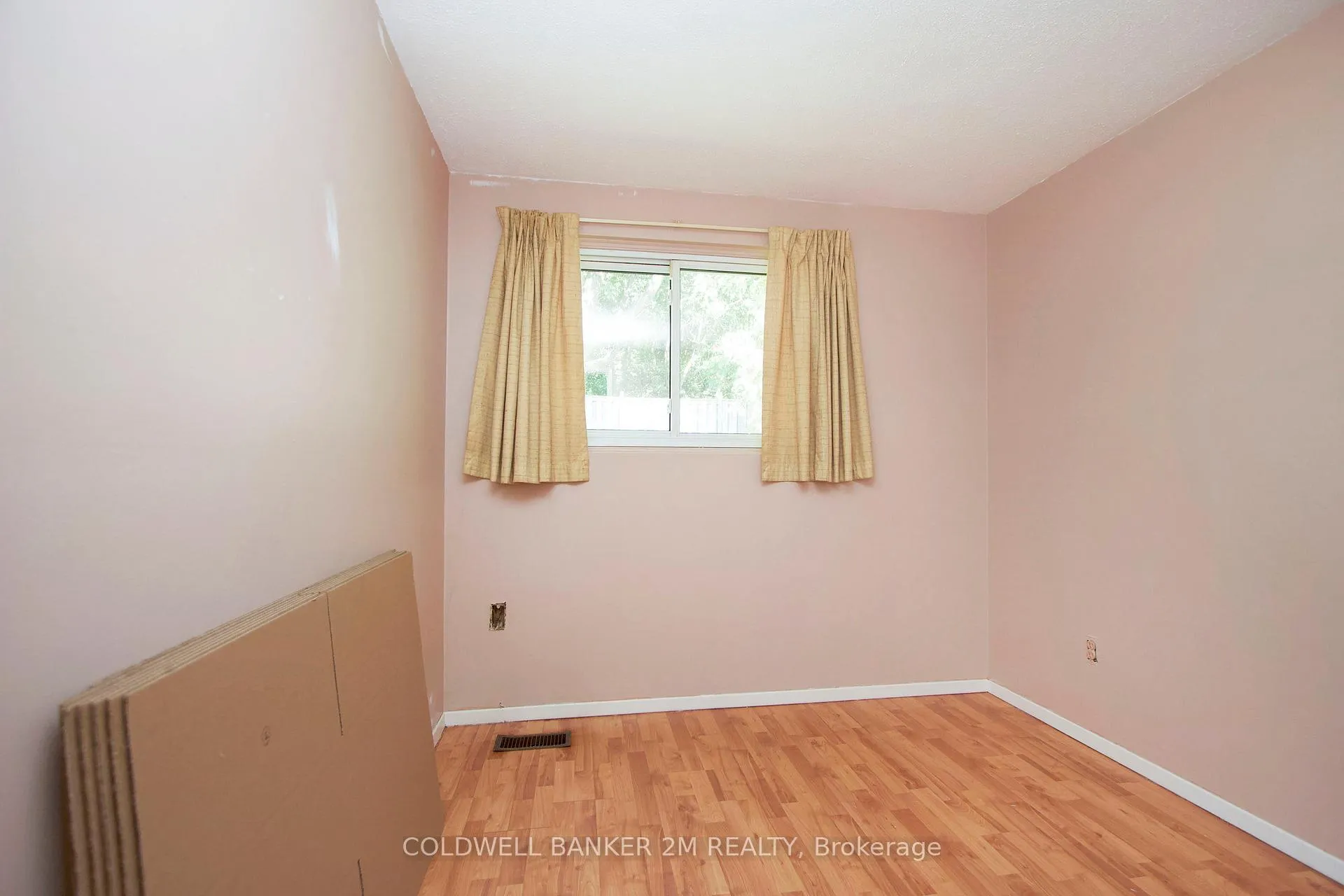 Photo 8 of 719 Wesley Drive, Oshawa, Donevan — HOMEH