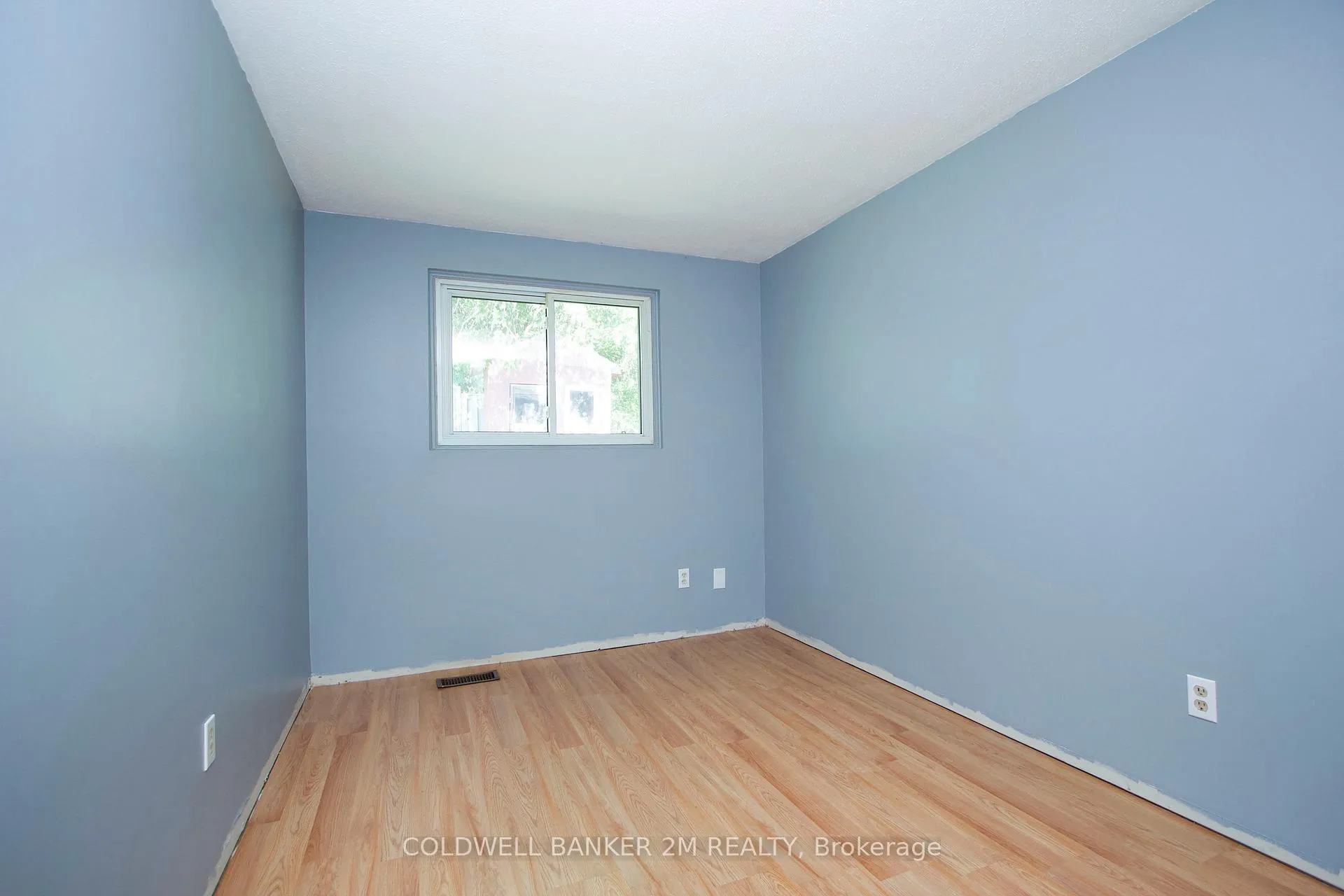 Photo 9 of 719 Wesley Drive, Oshawa, Donevan — HOMEH