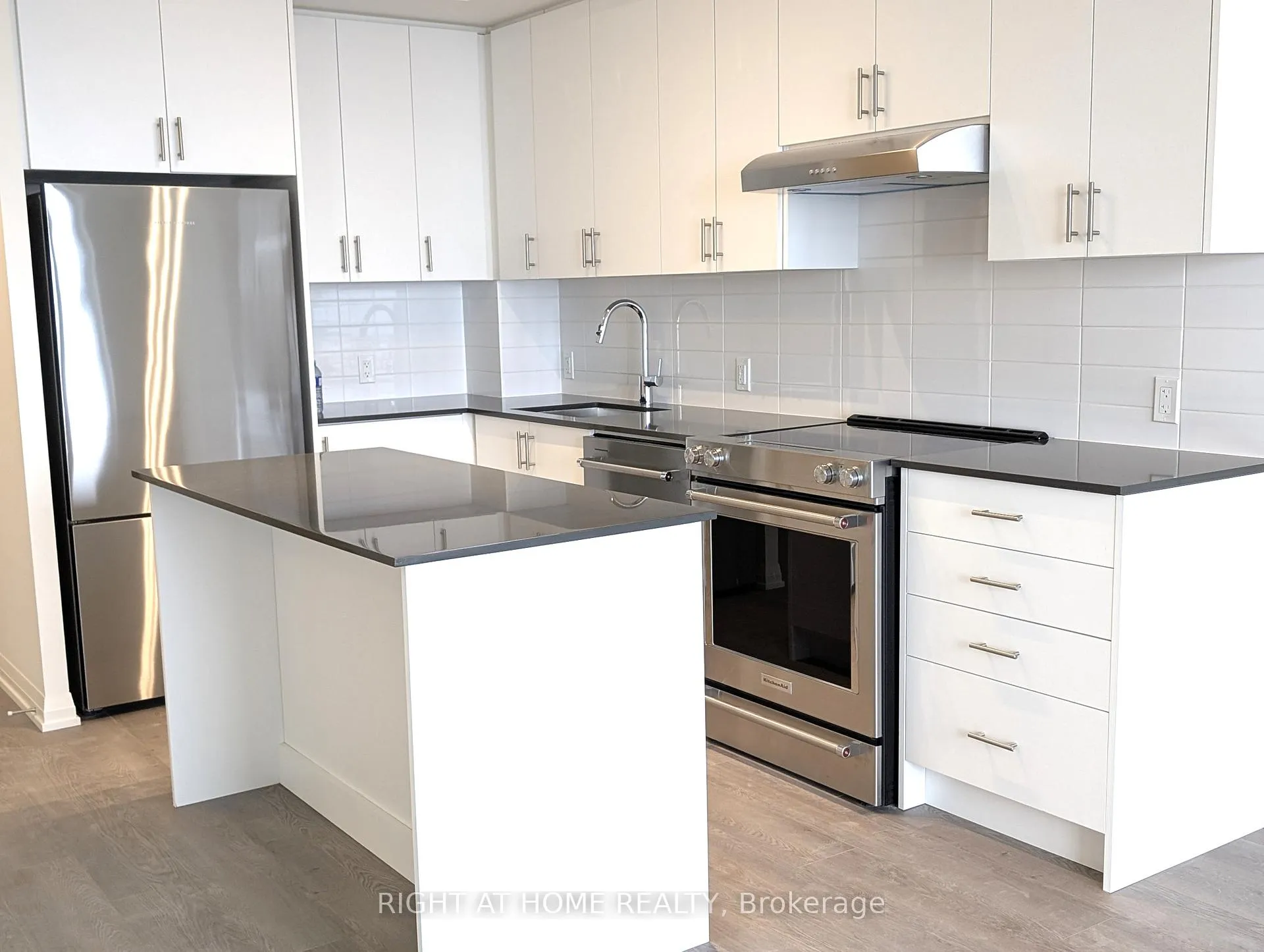Photo 10 of Unit 408, 8960 Jane Street, Vaughan, Vellore Village — HOMEH