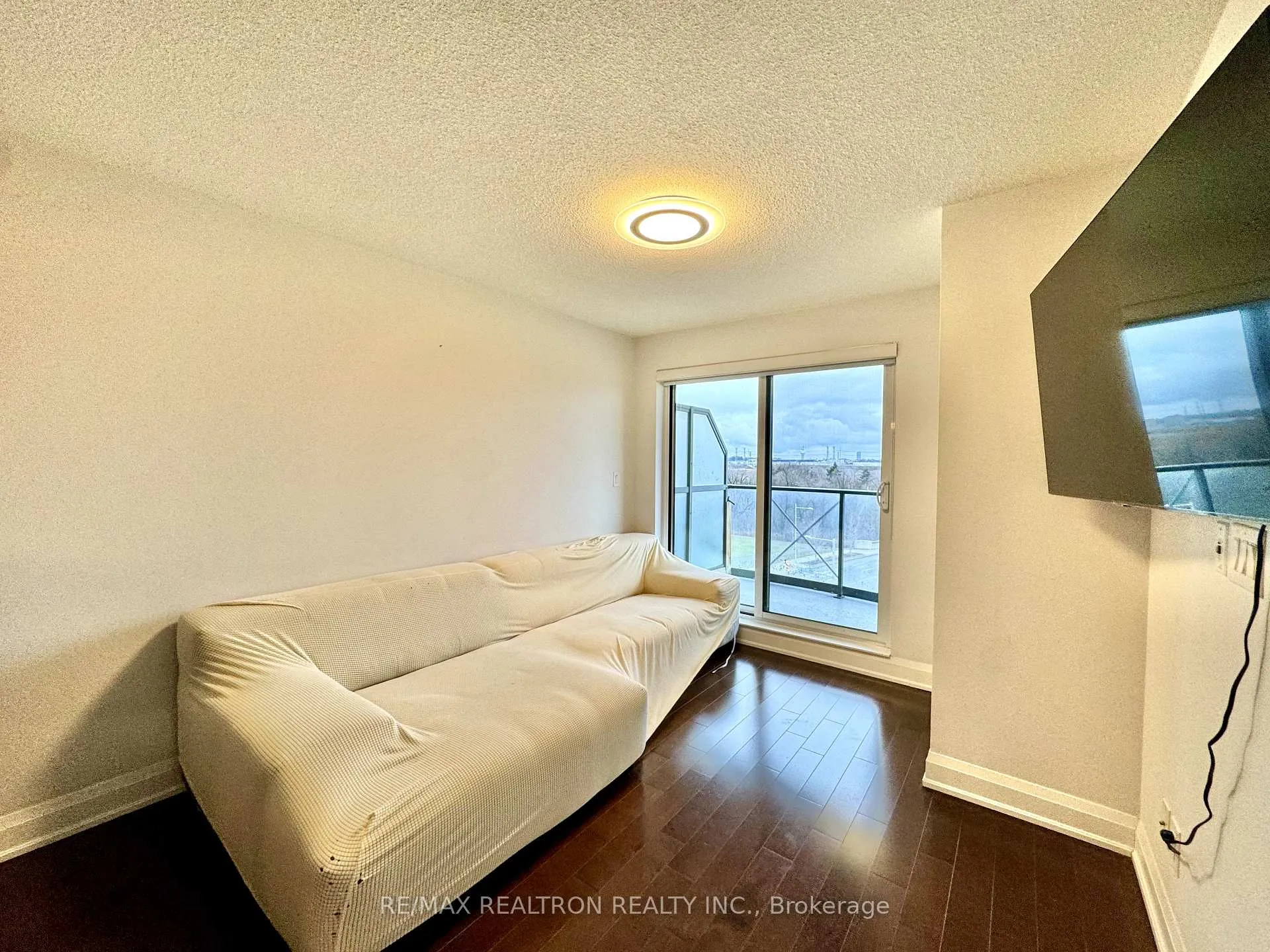 Photo 6 of Unit 722, 8200 Birchmount Road, Markham, Unionville — HOMEH