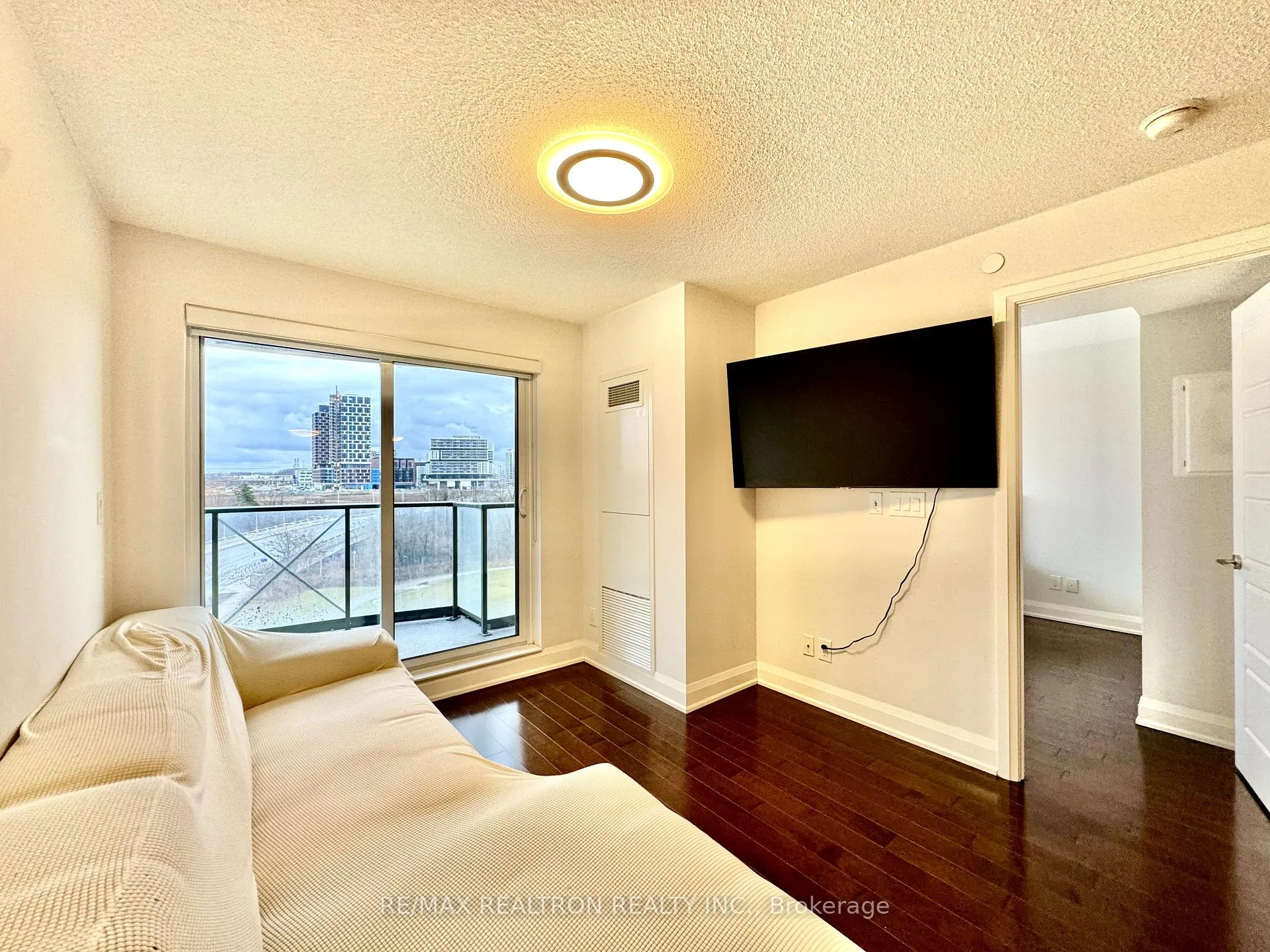 Photo 7 of Unit 722, 8200 Birchmount Road, Markham, Unionville — HOMEH