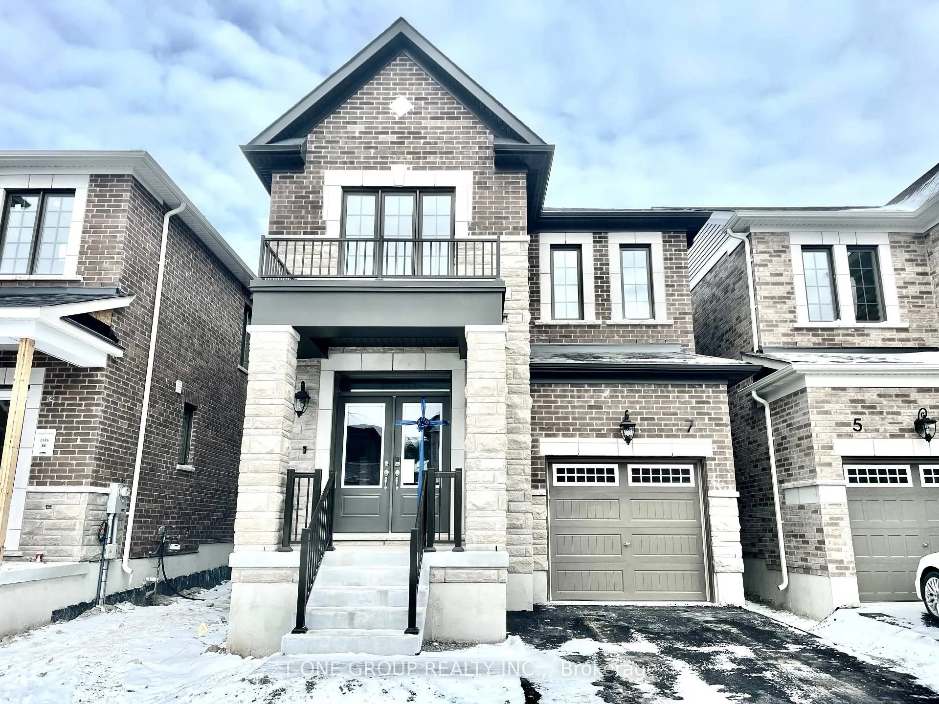 Photo 1 of 7 Greenridge Crescent, Markham, Victoria Square — HOMEH