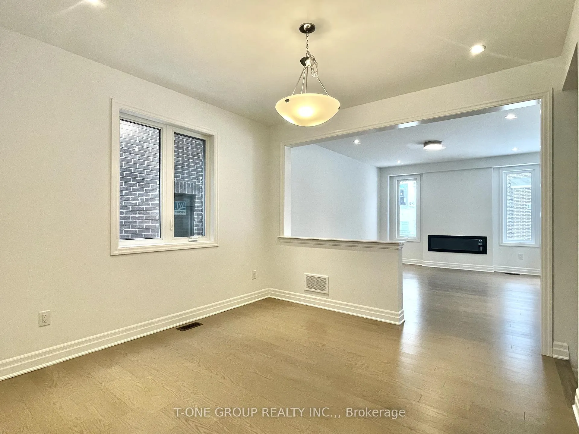 Photo 5 of 7 Greenridge Crescent, Markham, Victoria Square — HOMEH