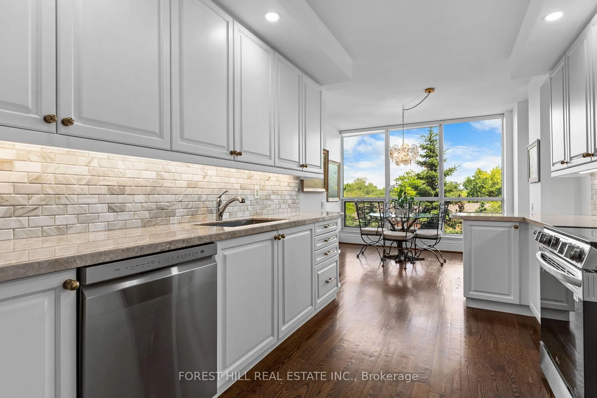 Photo 9 of Unit 822, 3600 Yonge Street, Toronto, Bedford Park-Nortown — HOMEH