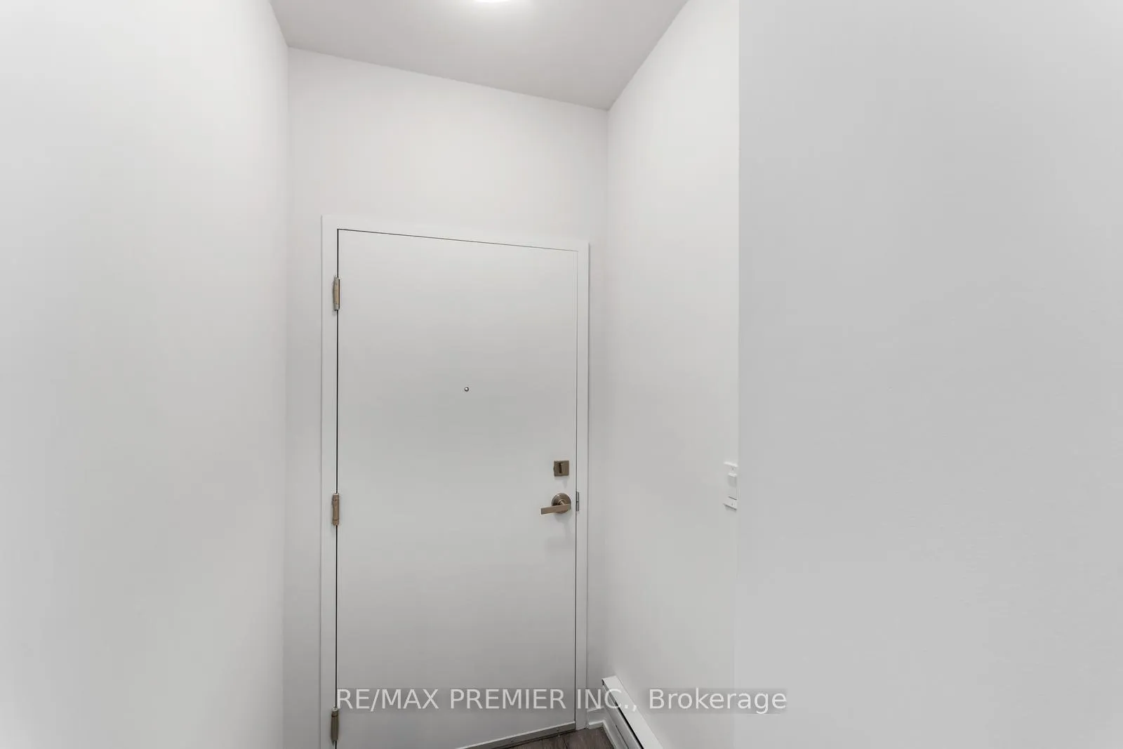 Photo 5 of Unit 338, 100 Honeycrisp Crescent, Vaughan, Vaughan Corporate Centre — HOMEH