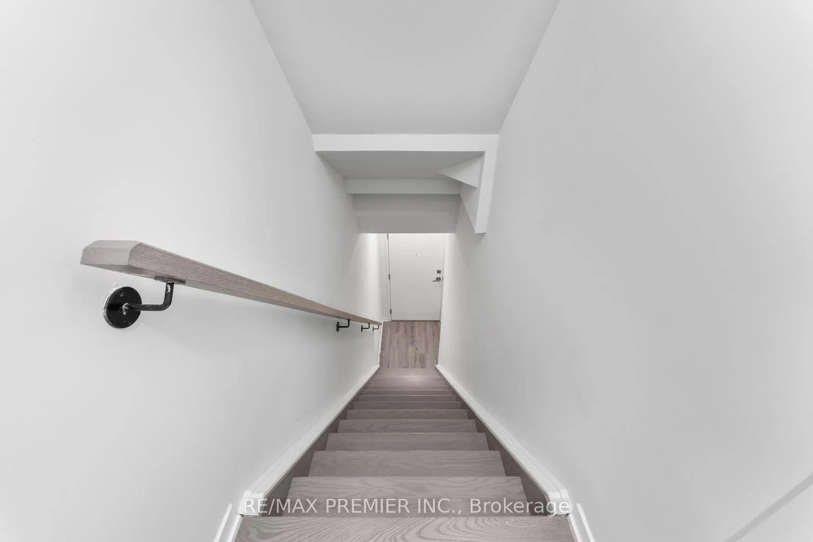 Photo 7 of Unit 338, 100 Honeycrisp Crescent, Vaughan, Vaughan Corporate Centre — HOMEH