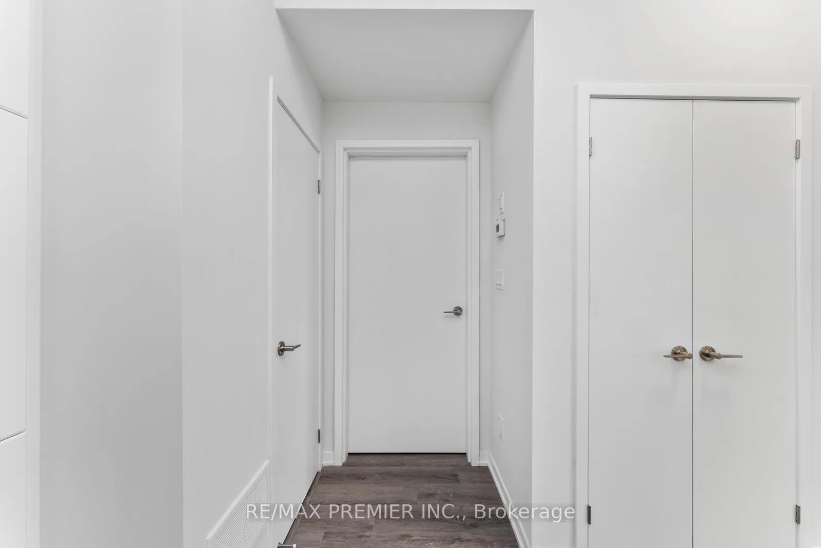 Photo 8 of Unit 338, 100 Honeycrisp Crescent, Vaughan, Vaughan Corporate Centre — HOMEH