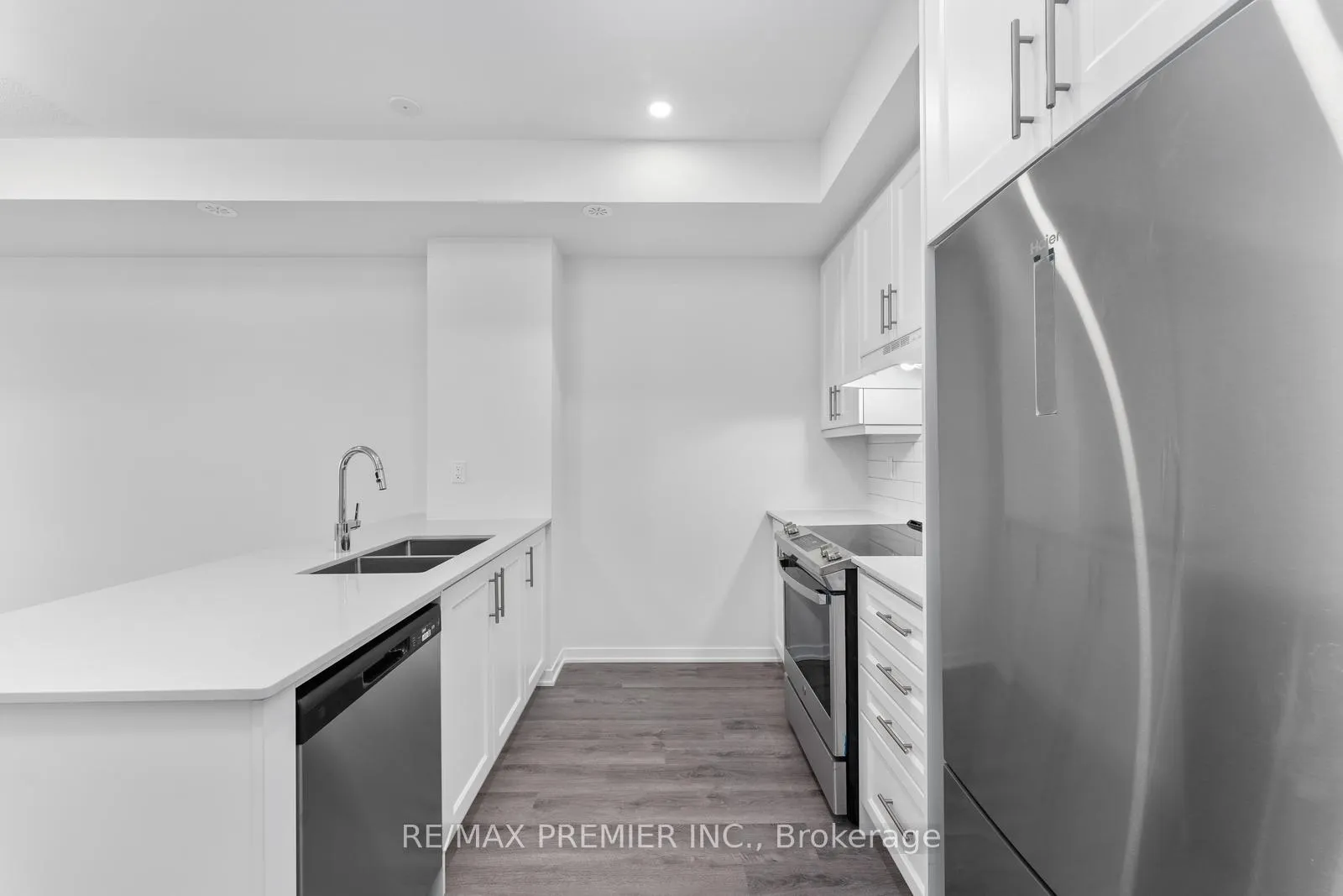 Photo 11 of Unit 338, 100 Honeycrisp Crescent, Vaughan, Vaughan Corporate Centre — HOMEH