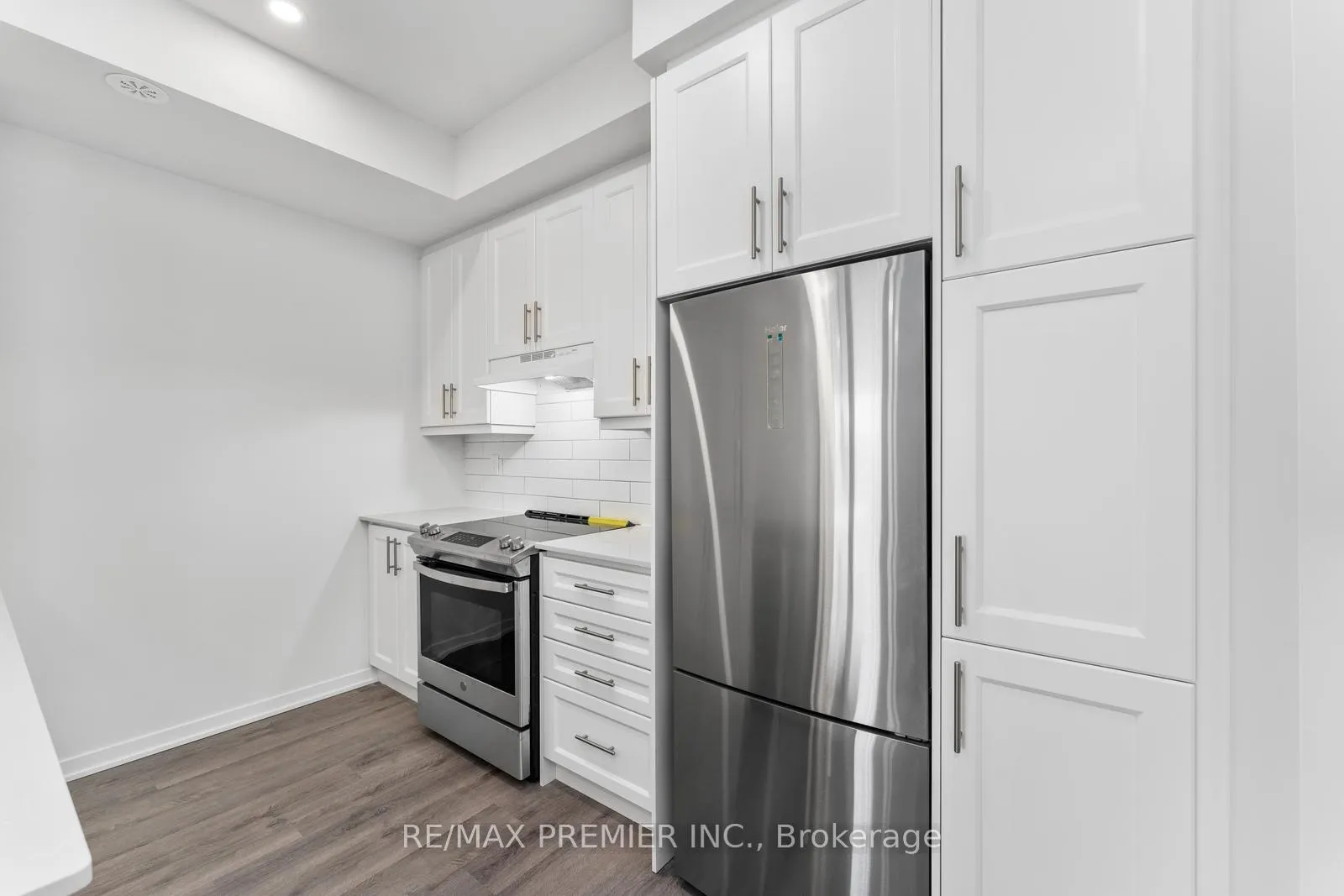 Photo 12 of Unit 338, 100 Honeycrisp Crescent, Vaughan, Vaughan Corporate Centre — HOMEH