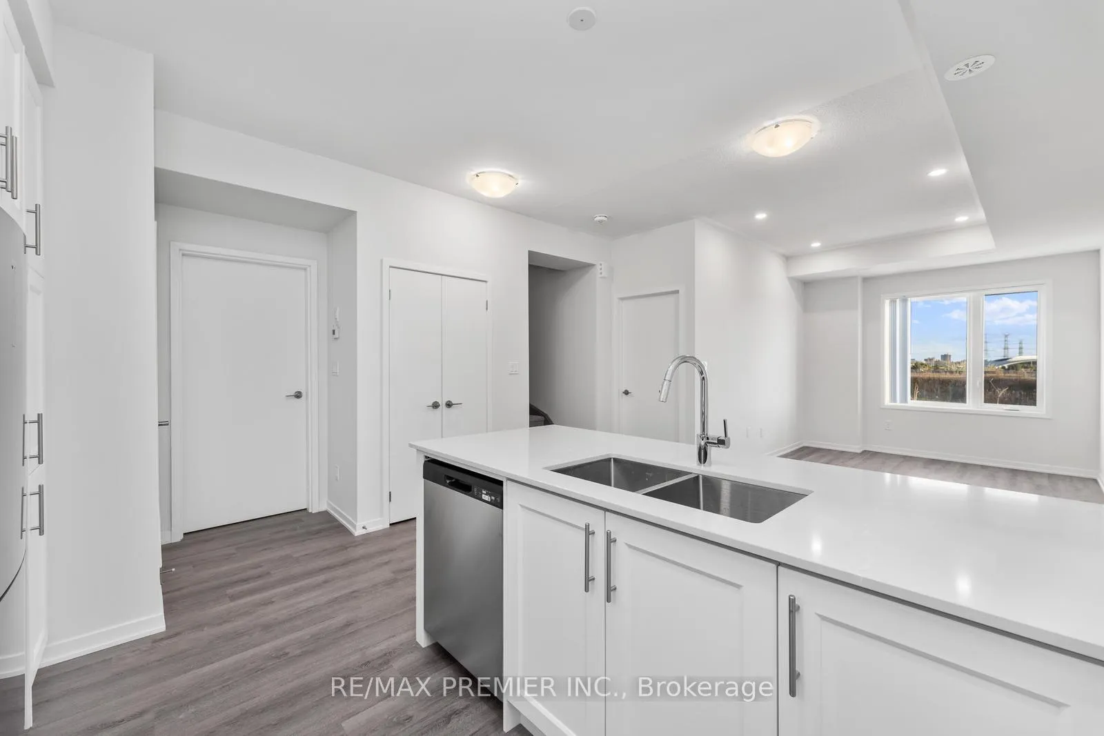 Photo 13 of Unit 338, 100 Honeycrisp Crescent, Vaughan, Vaughan Corporate Centre — HOMEH