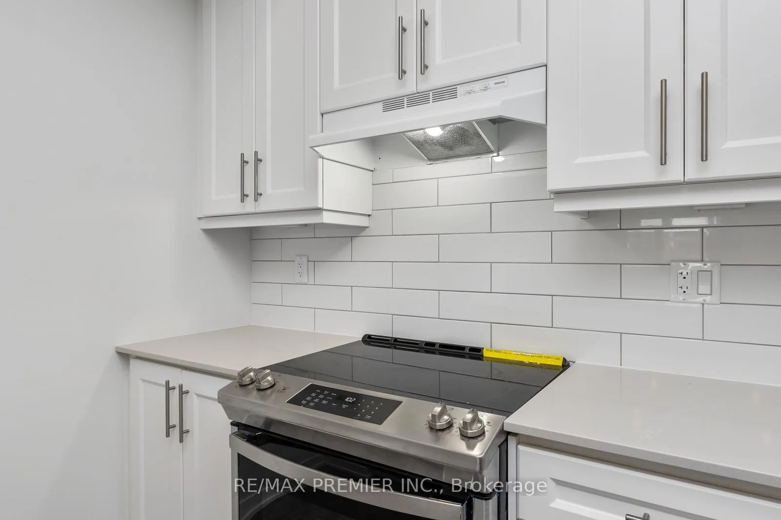 Photo 15 of Unit 338, 100 Honeycrisp Crescent, Vaughan, Vaughan Corporate Centre — HOMEH