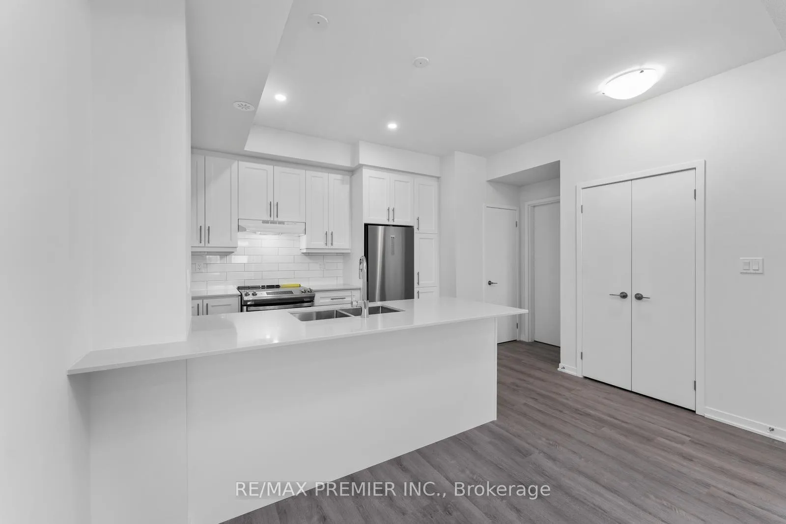 Photo 16 of Unit 338, 100 Honeycrisp Crescent, Vaughan, Vaughan Corporate Centre — HOMEH