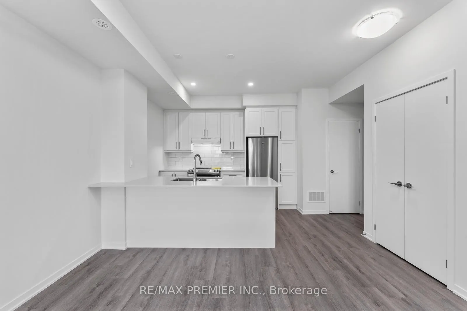 Photo 17 of Unit 338, 100 Honeycrisp Crescent, Vaughan, Vaughan Corporate Centre — HOMEH