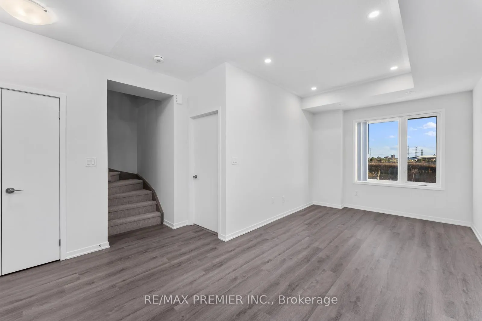 Photo 19 of Unit 338, 100 Honeycrisp Crescent, Vaughan, Vaughan Corporate Centre — HOMEH
