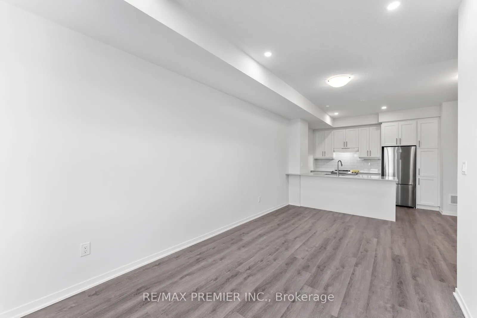 Photo 21 of Unit 338, 100 Honeycrisp Crescent, Vaughan, Vaughan Corporate Centre — HOMEH