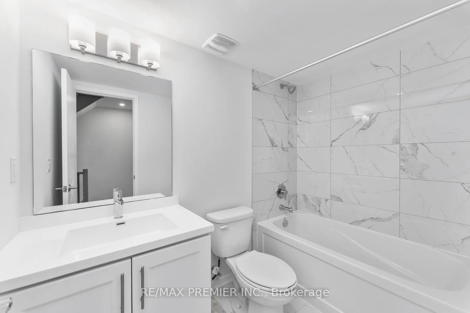 Photo 32 of Unit 338, 100 Honeycrisp Crescent, Vaughan, Vaughan Corporate Centre — HOMEH