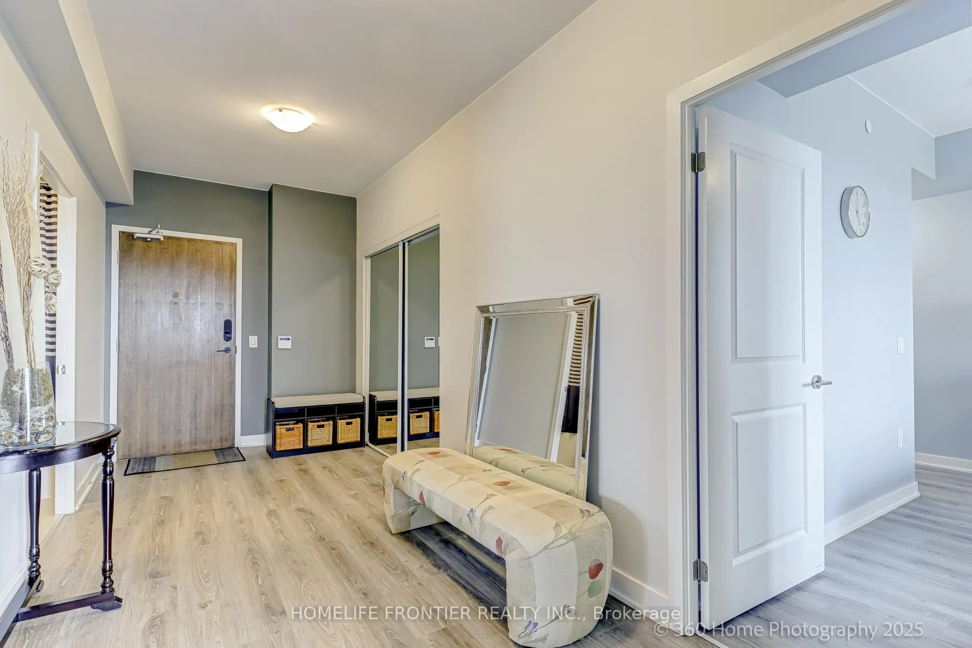 Photo 2 of Unit 904, 100 Eagle Rock Way W, Vaughan, Maple — HOMEH