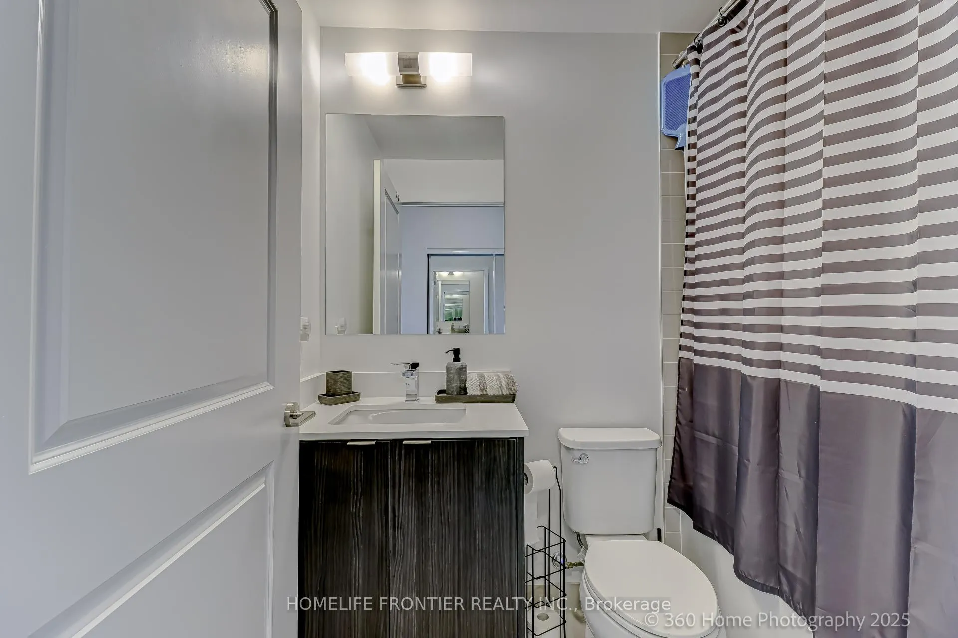 Photo 3 of Unit 904, 100 Eagle Rock Way W, Vaughan, Maple — HOMEH