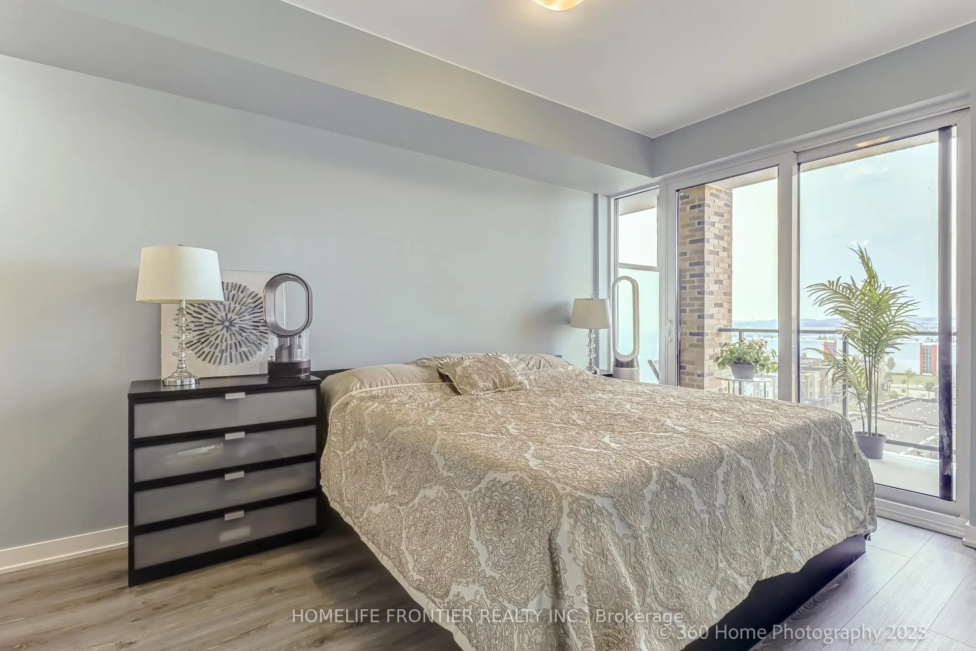 Photo 6 of Unit 904, 100 Eagle Rock Way W, Vaughan, Maple — HOMEH