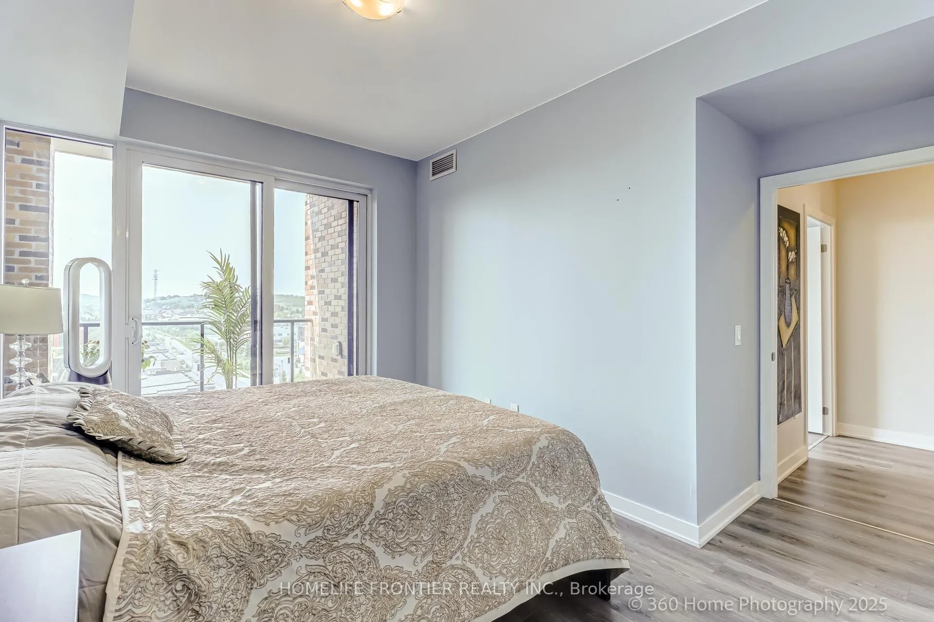Photo 8 of Unit 904, 100 Eagle Rock Way W, Vaughan, Maple — HOMEH