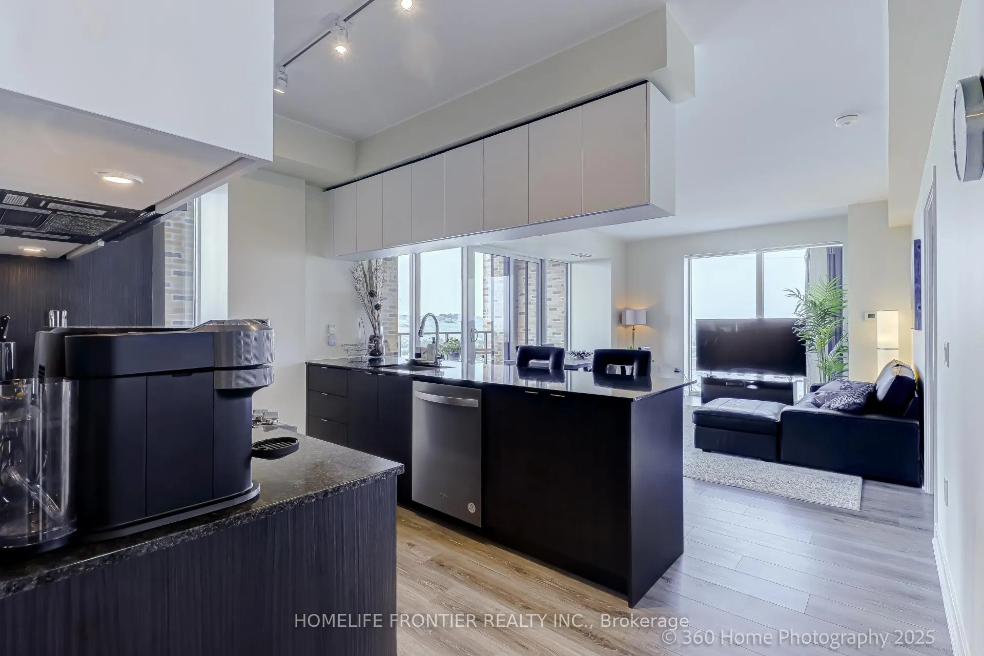 Photo 11 of Unit 904, 100 Eagle Rock Way W, Vaughan, Maple — HOMEH