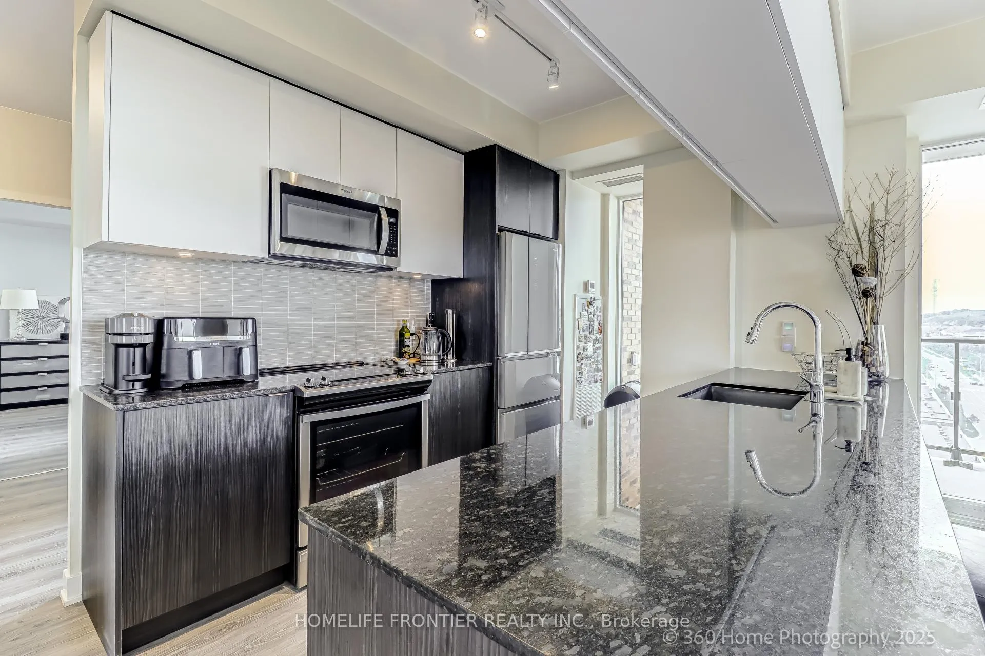 Photo 12 of Unit 904, 100 Eagle Rock Way W, Vaughan, Maple — HOMEH