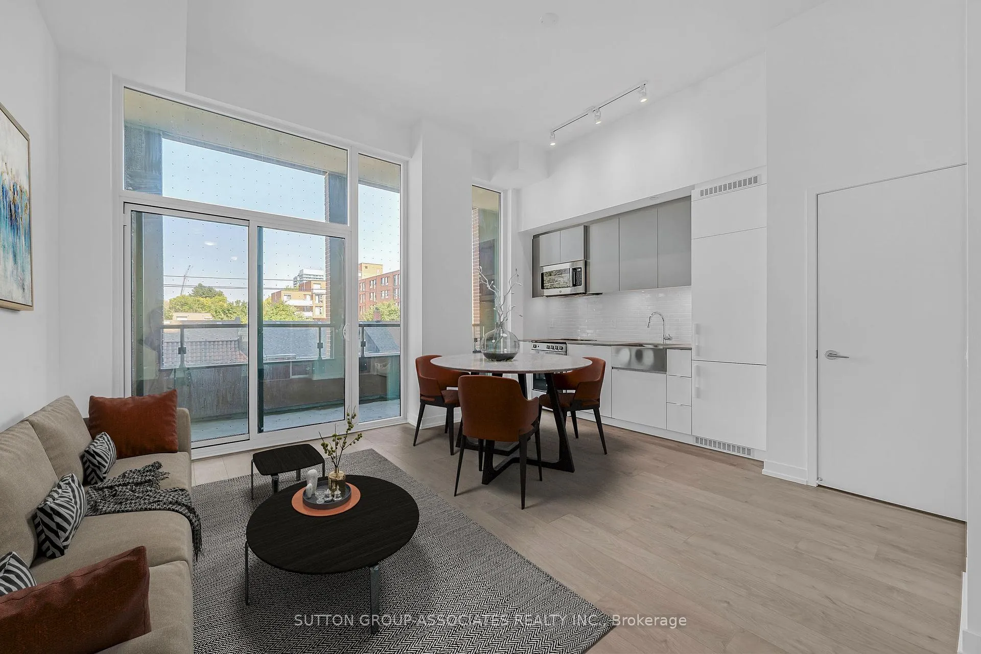 Front of Unit 213, 270 Dufferin Street