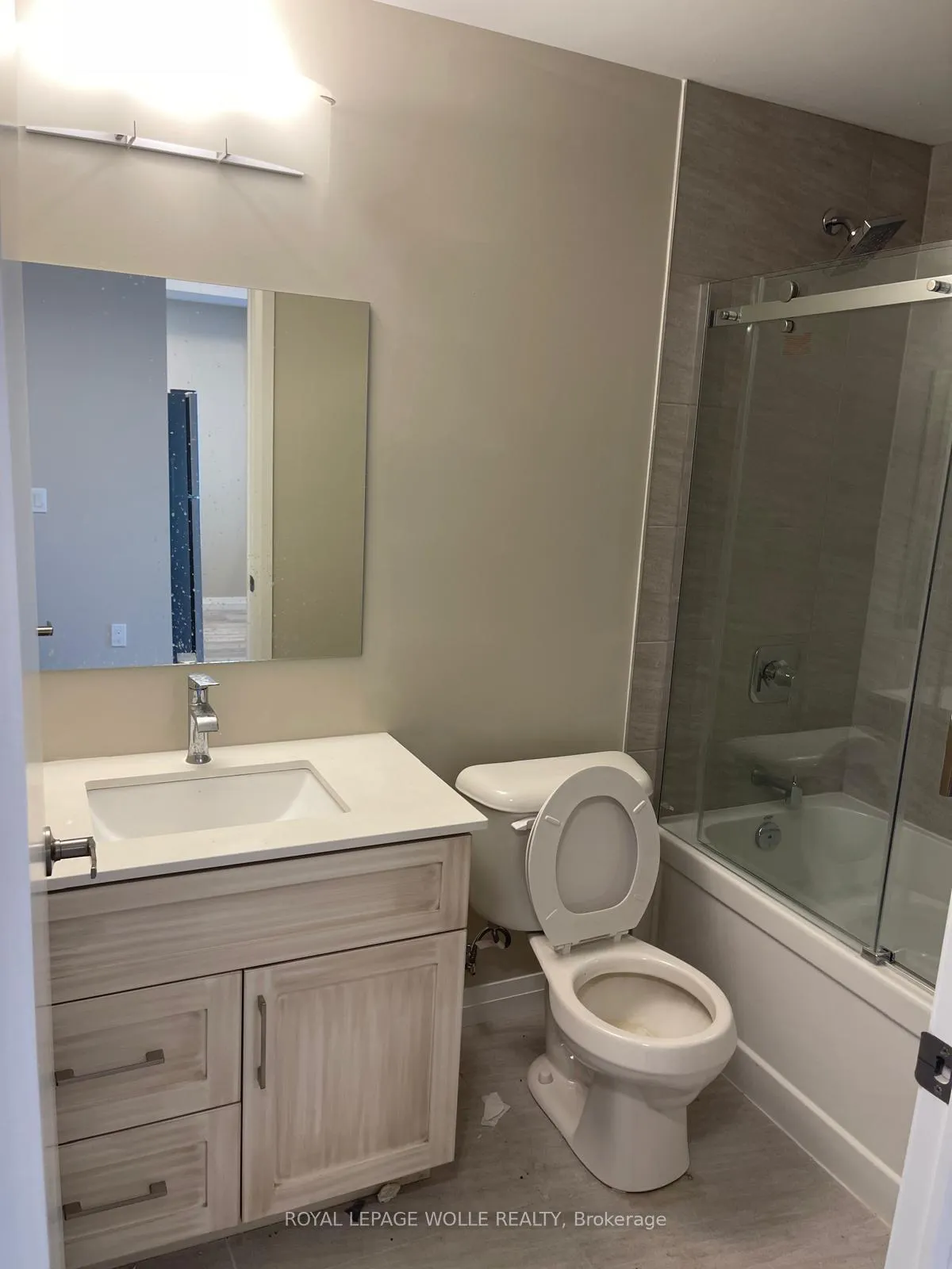 Photo 4 of Unit 2407, 108 Garment Street, Kitchener — HOMEH