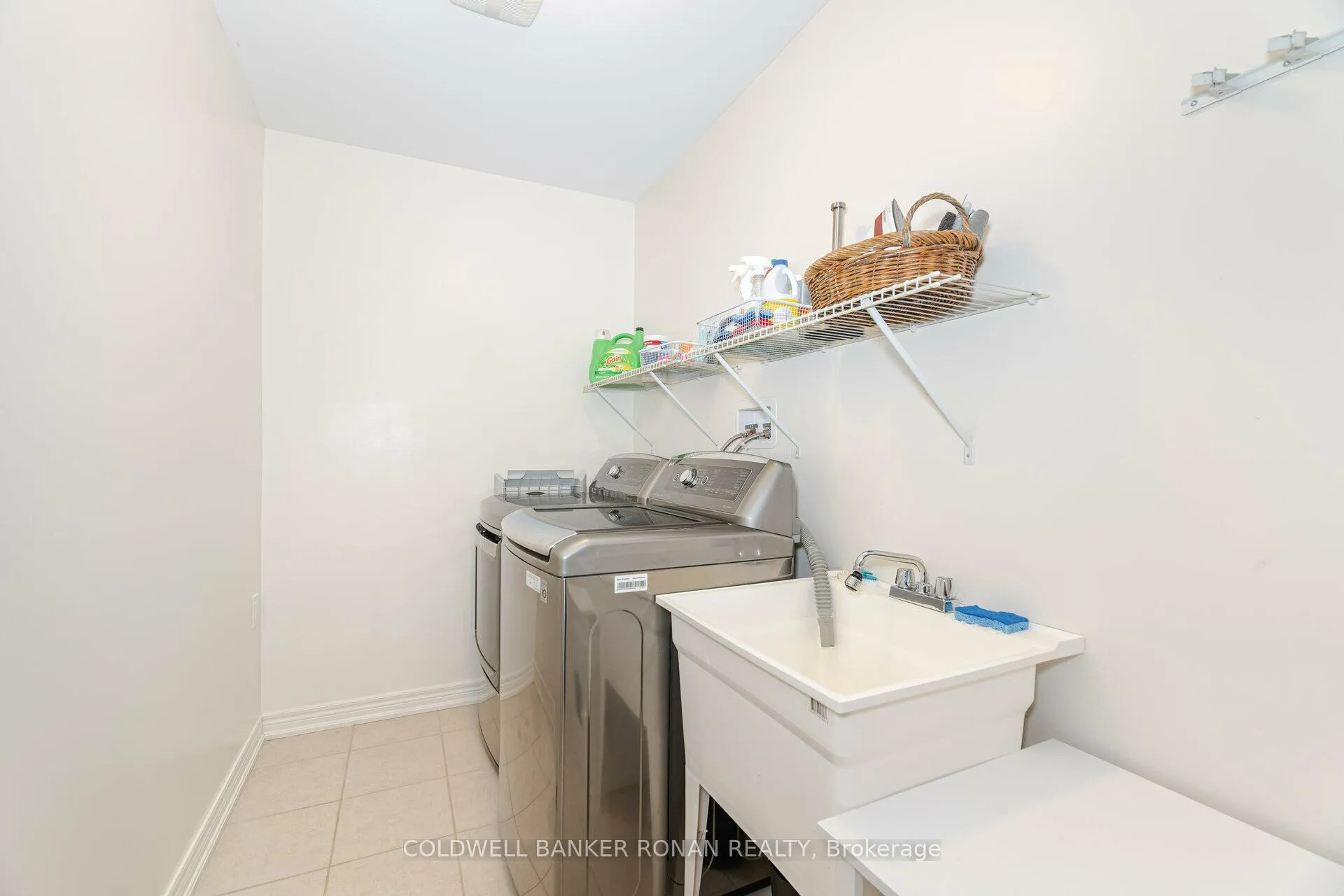 Photo 32 of 49 Sharpe Crescent, New Tecumseth, Tottenham — HOMEH
