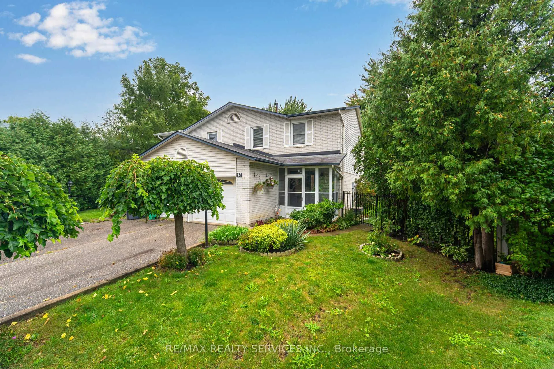 Photo 2 of 16 Montrose Place, Brampton, Central Park — HOMEH