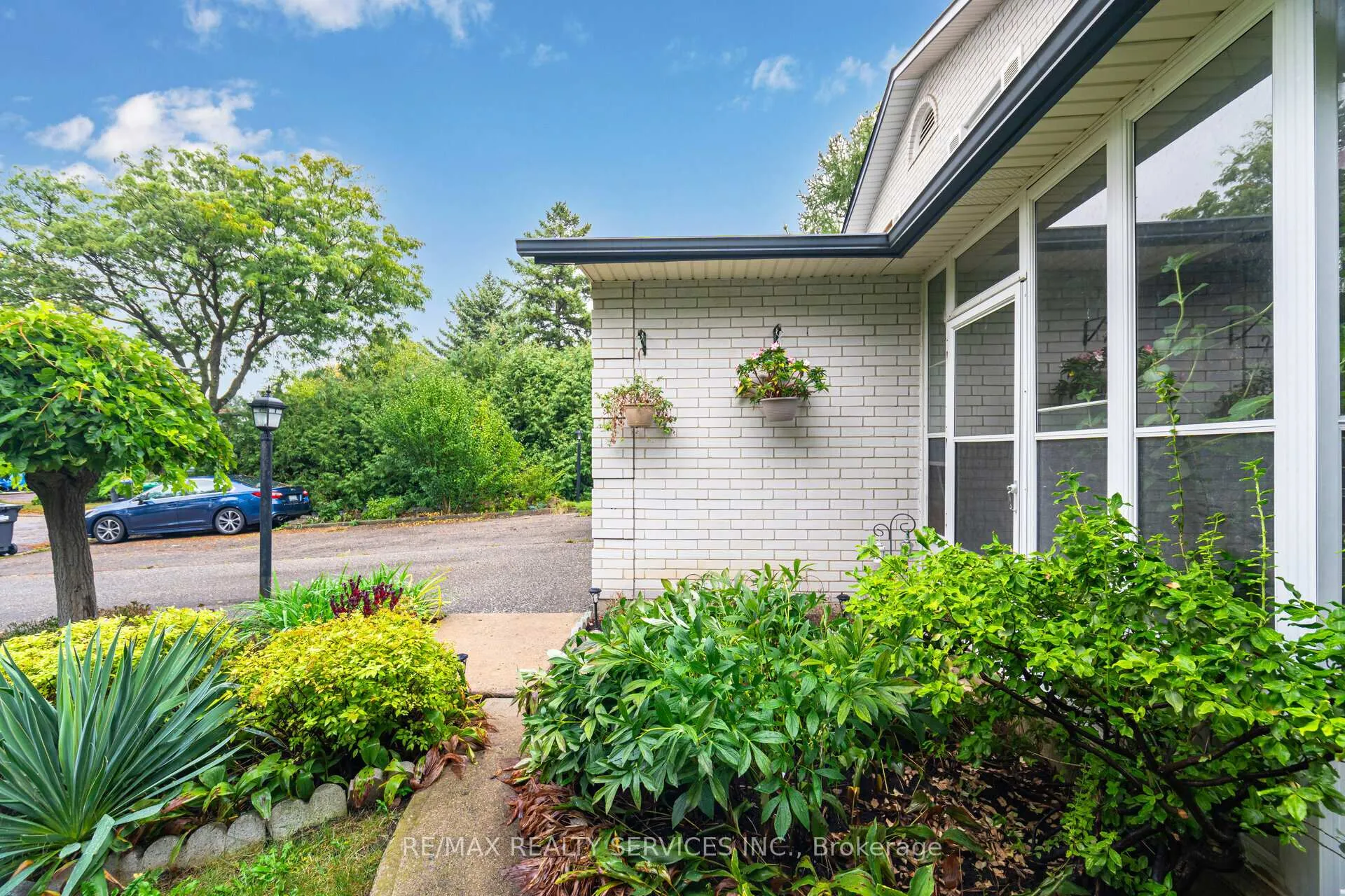 Photo 3 of 16 Montrose Place, Brampton, Central Park — HOMEH